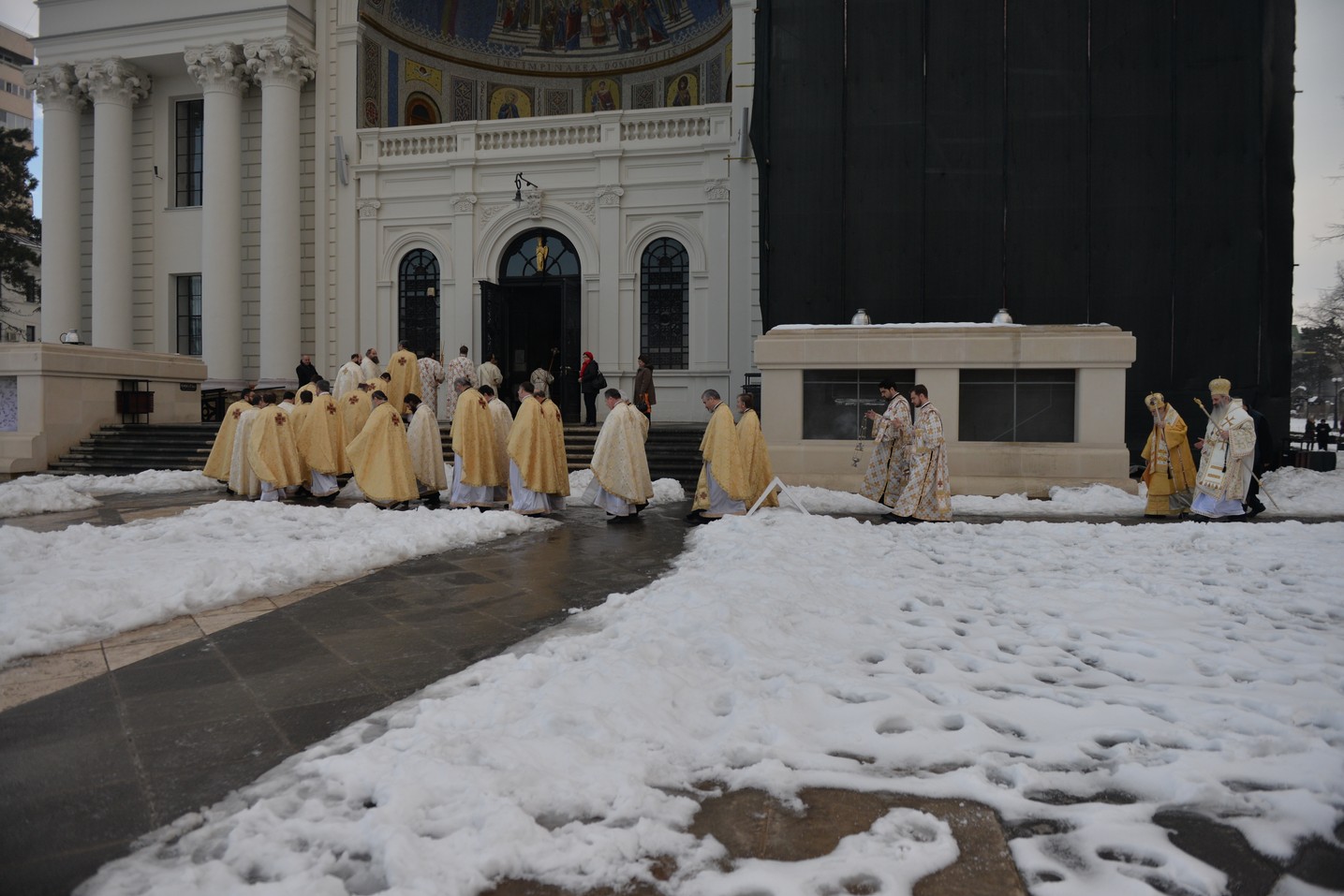 Sfinții Trei Ierarhi i-au reunit în rugăciune pe studenții teologi și pe seminariștii ieșeni