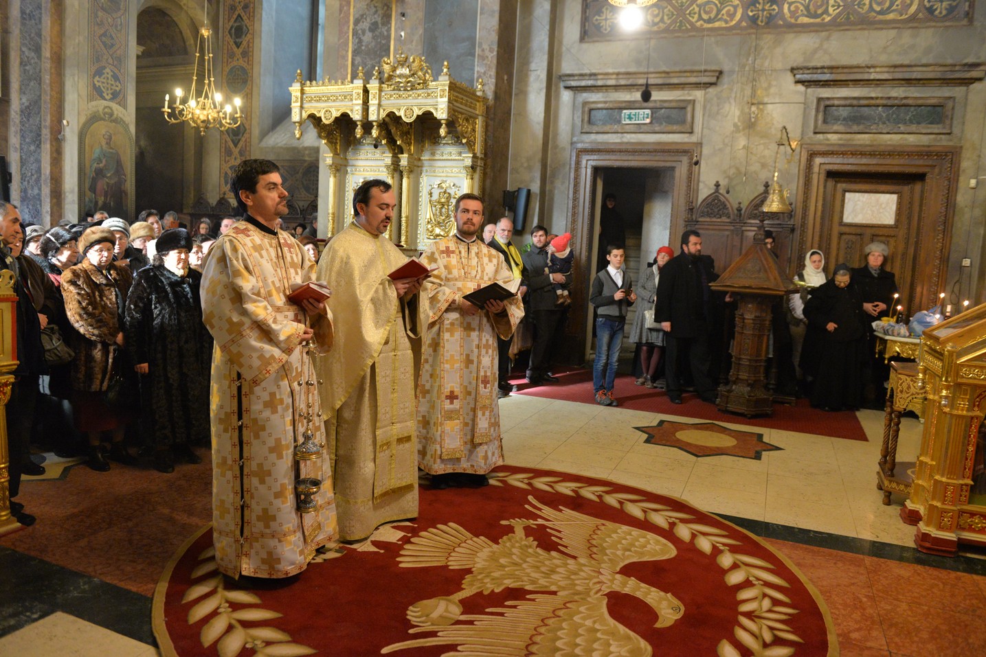 Sfinții Trei Ierarhi i-au reunit în rugăciune pe studenții teologi și pe seminariștii ieșeni