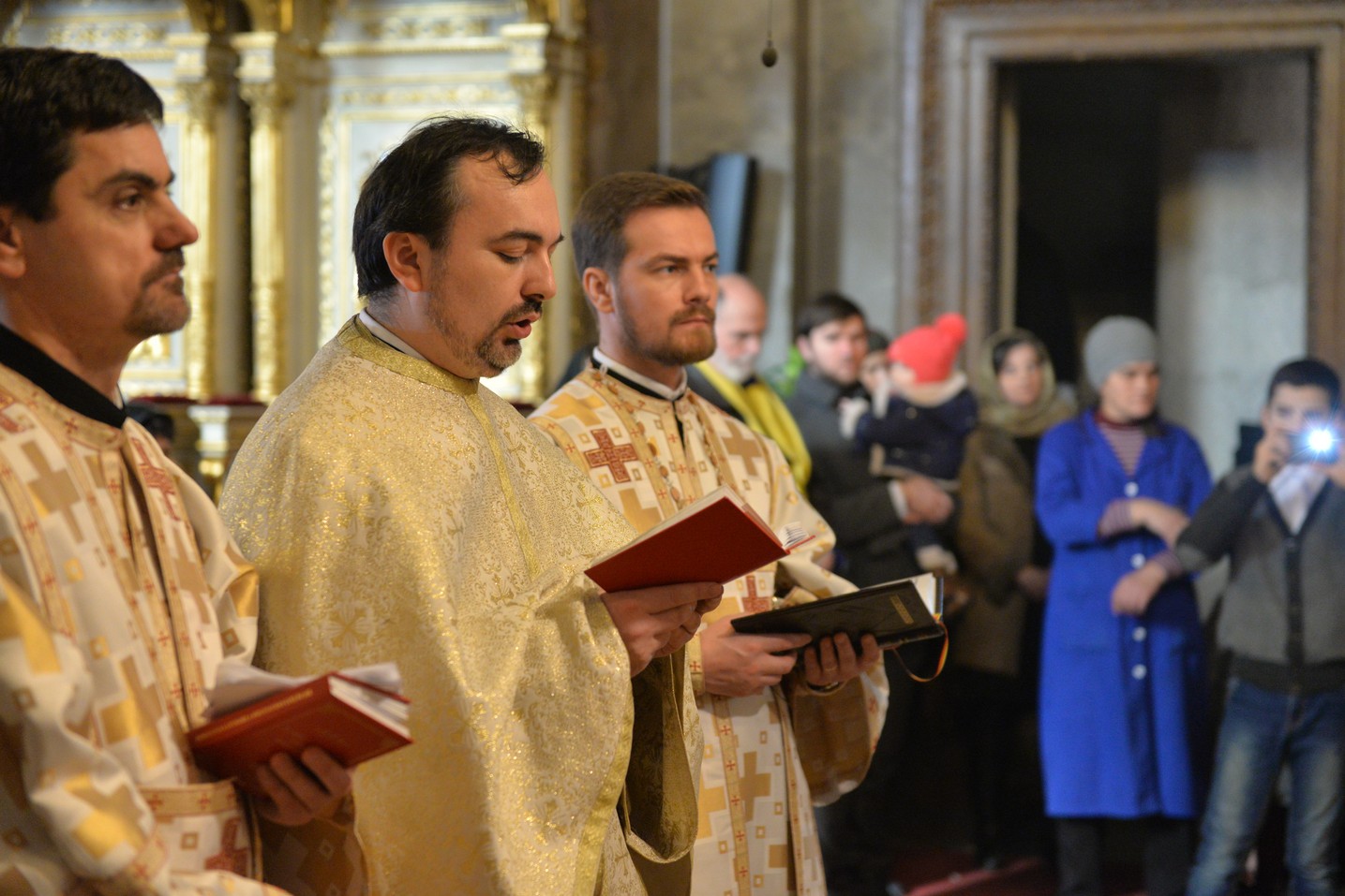 Sfinții Trei Ierarhi i-au reunit în rugăciune pe studenții teologi și pe seminariștii ieșeni