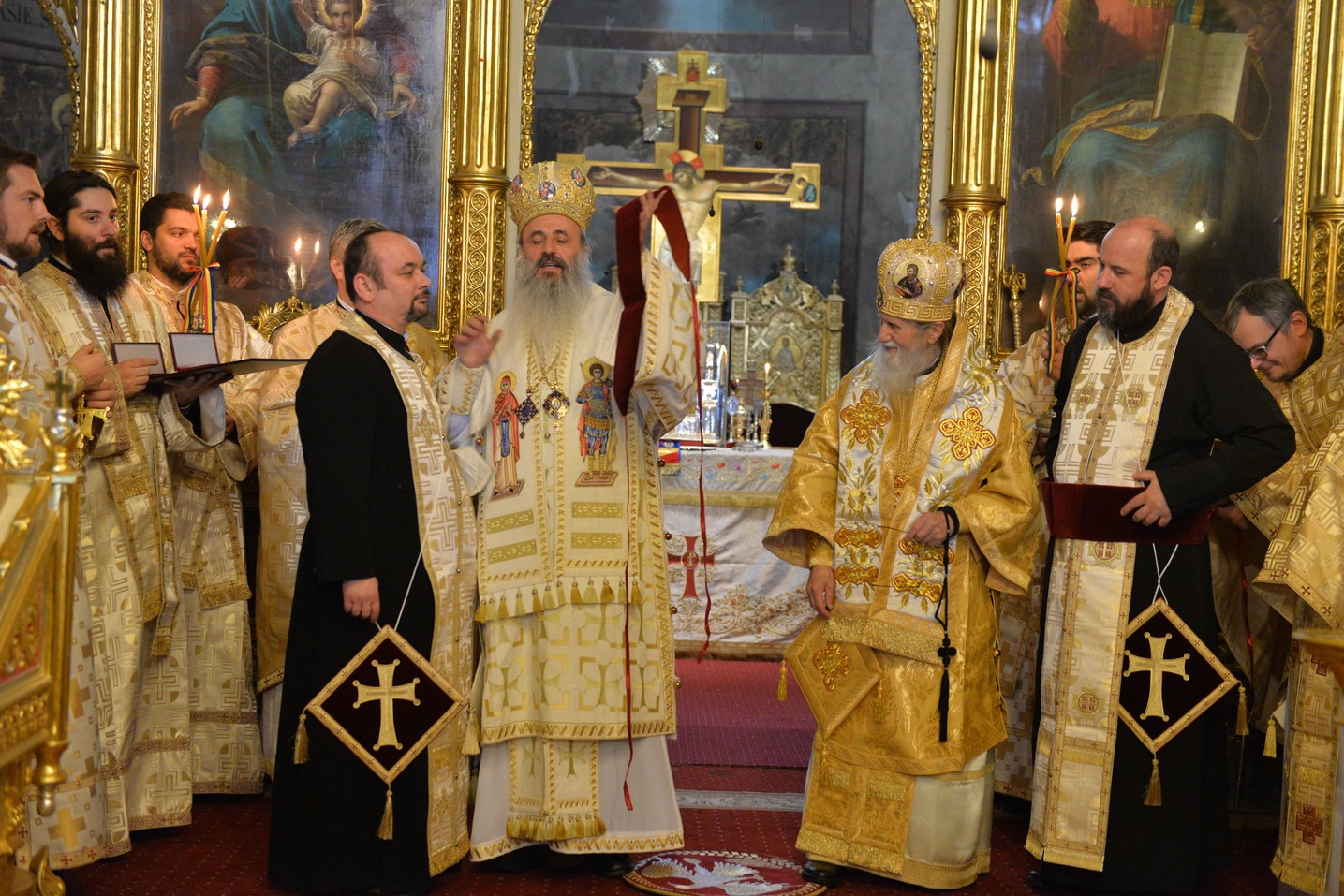 Sfinții Trei Ierarhi i-au reunit în rugăciune pe studenții teologi și pe seminariștii ieșeni