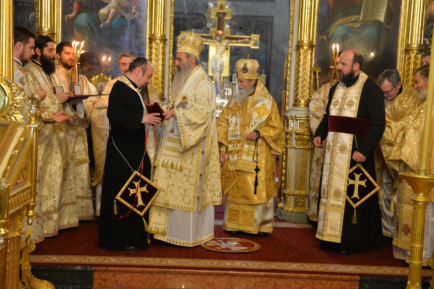 Sfinții Trei Ierarhi i-au reunit în rugăciune pe studenții teologi și pe seminariștii ieșeni