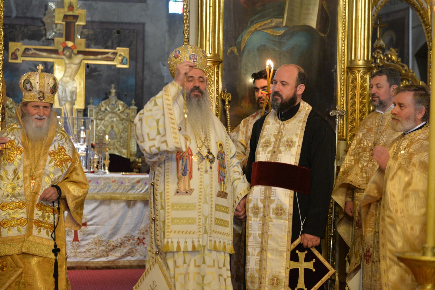 Sfinții Trei Ierarhi i-au reunit în rugăciune pe studenții teologi și pe seminariștii ieșeni