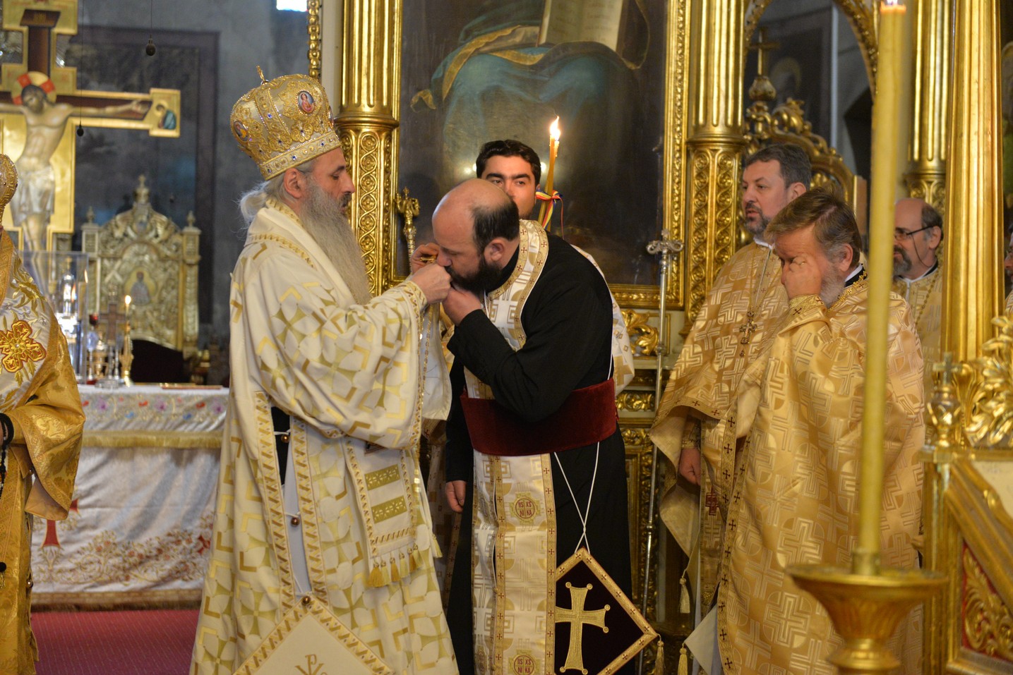 Sfinții Trei Ierarhi i-au reunit în rugăciune pe studenții teologi și pe seminariștii ieșeni