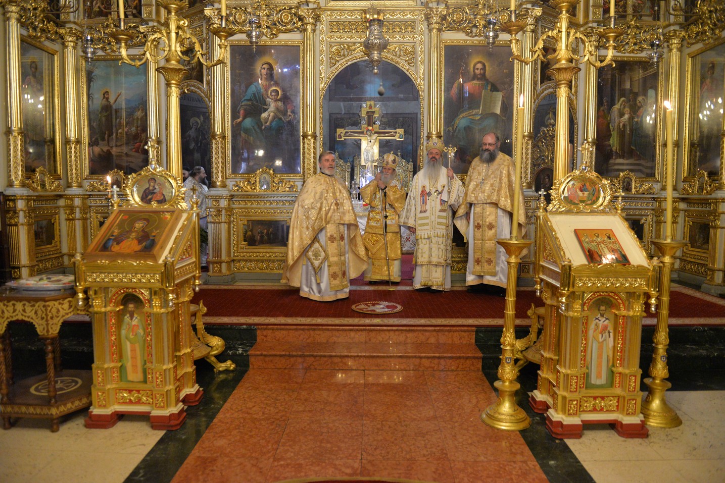 Sfinții Trei Ierarhi i-au reunit în rugăciune pe studenții teologi și pe seminariștii ieșeni