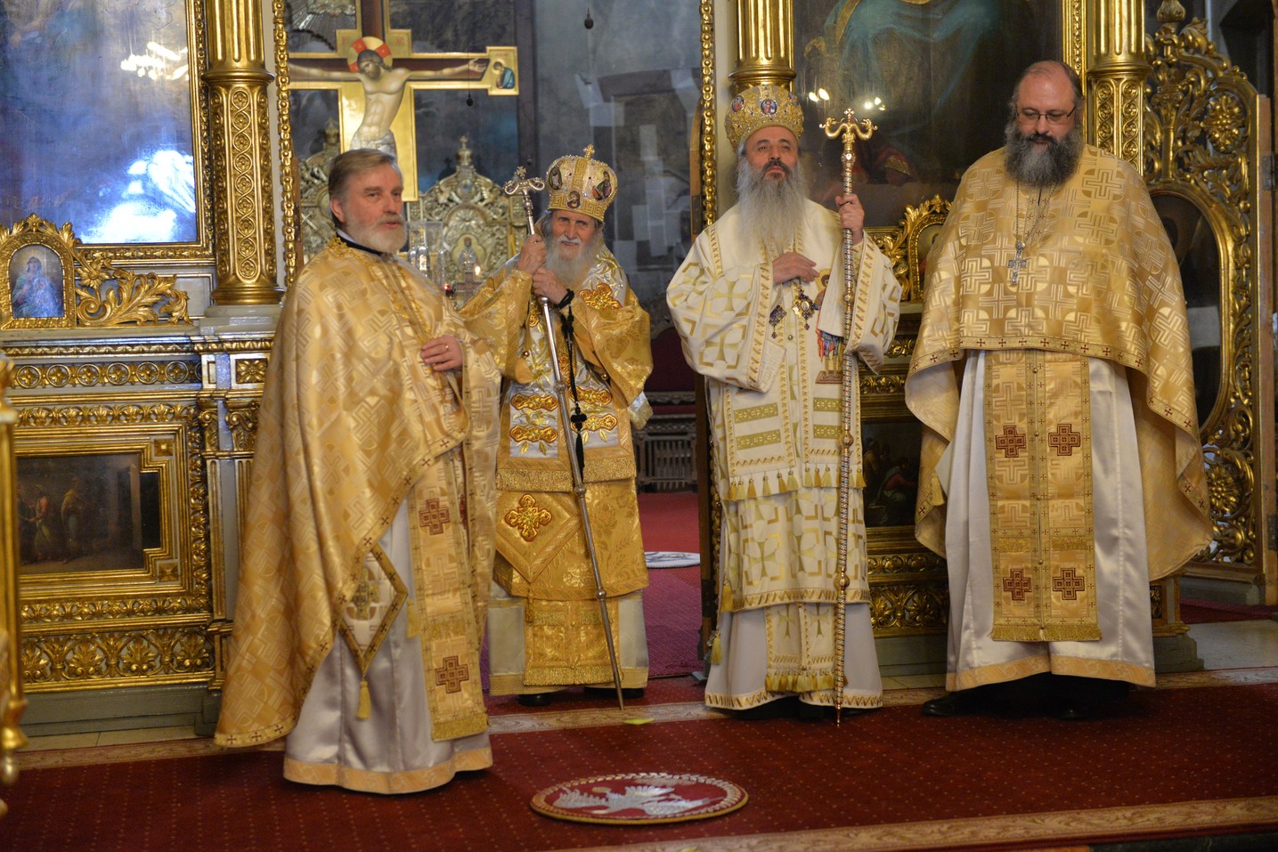 Sfinții Trei Ierarhi i-au reunit în rugăciune pe studenții teologi și pe seminariștii ieșeni