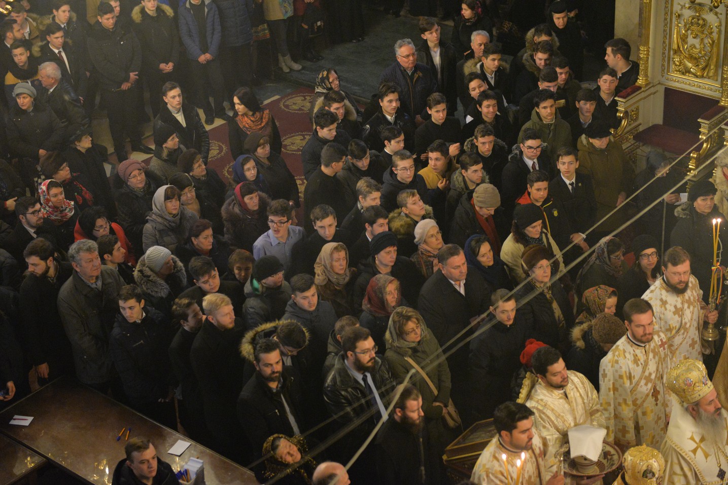 Sfinții Trei Ierarhi i-au reunit în rugăciune pe studenții teologi și pe seminariștii ieșeni