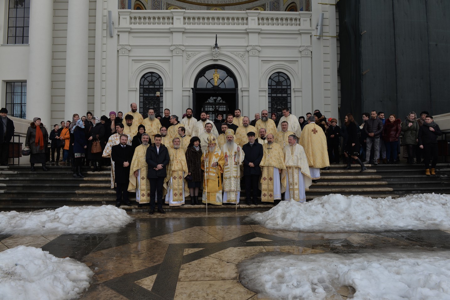 Sfinții Trei Ierarhi i-au reunit în rugăciune pe studenții teologi și pe seminariștii ieșeni