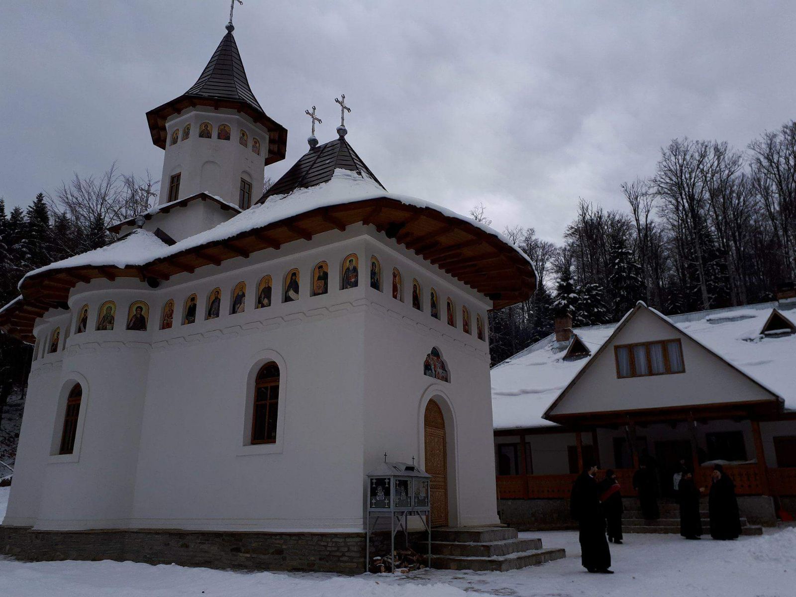 Schitul Icoana Veche şi-a serbat hramul de iarnă