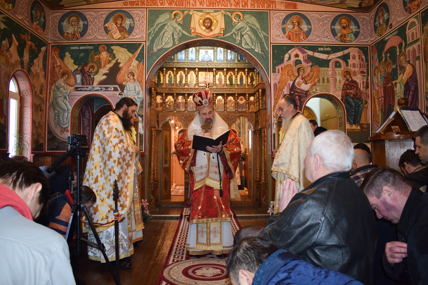 Liturghie oficiată de IPS Mitropolit Teofan la Penitenciarul Botoșani: „Toți oamenii sunt iubiți de Dumnezeu” Liturghie oficiată de IPS Mitropolit Teofan la Penitenciarul Botoșani: „Toți oamenii sunt iubiți de Dumnezeu”