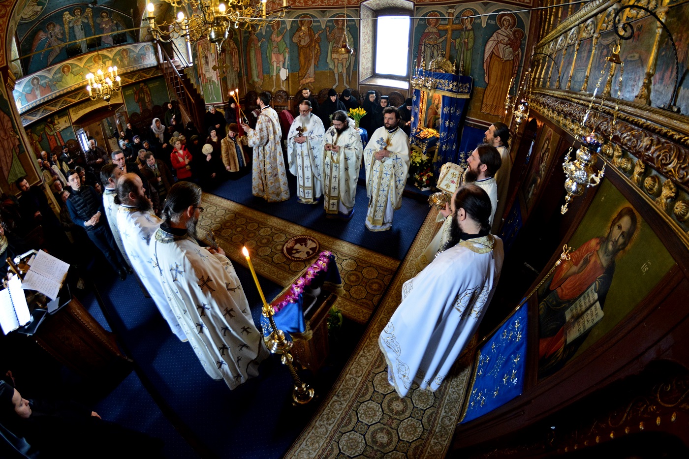 „Sfinţii Atanasie şi Chiril au apărat şi mărturisit credinţa cea adevărată“