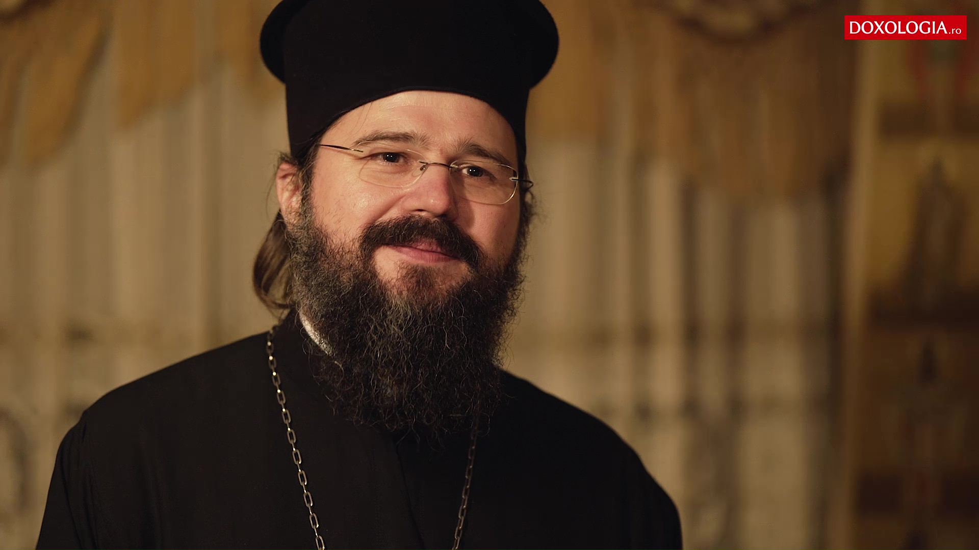 (Video) Ce semnifică aruncarea și scoaterea Crucii din ape la Bobotează?