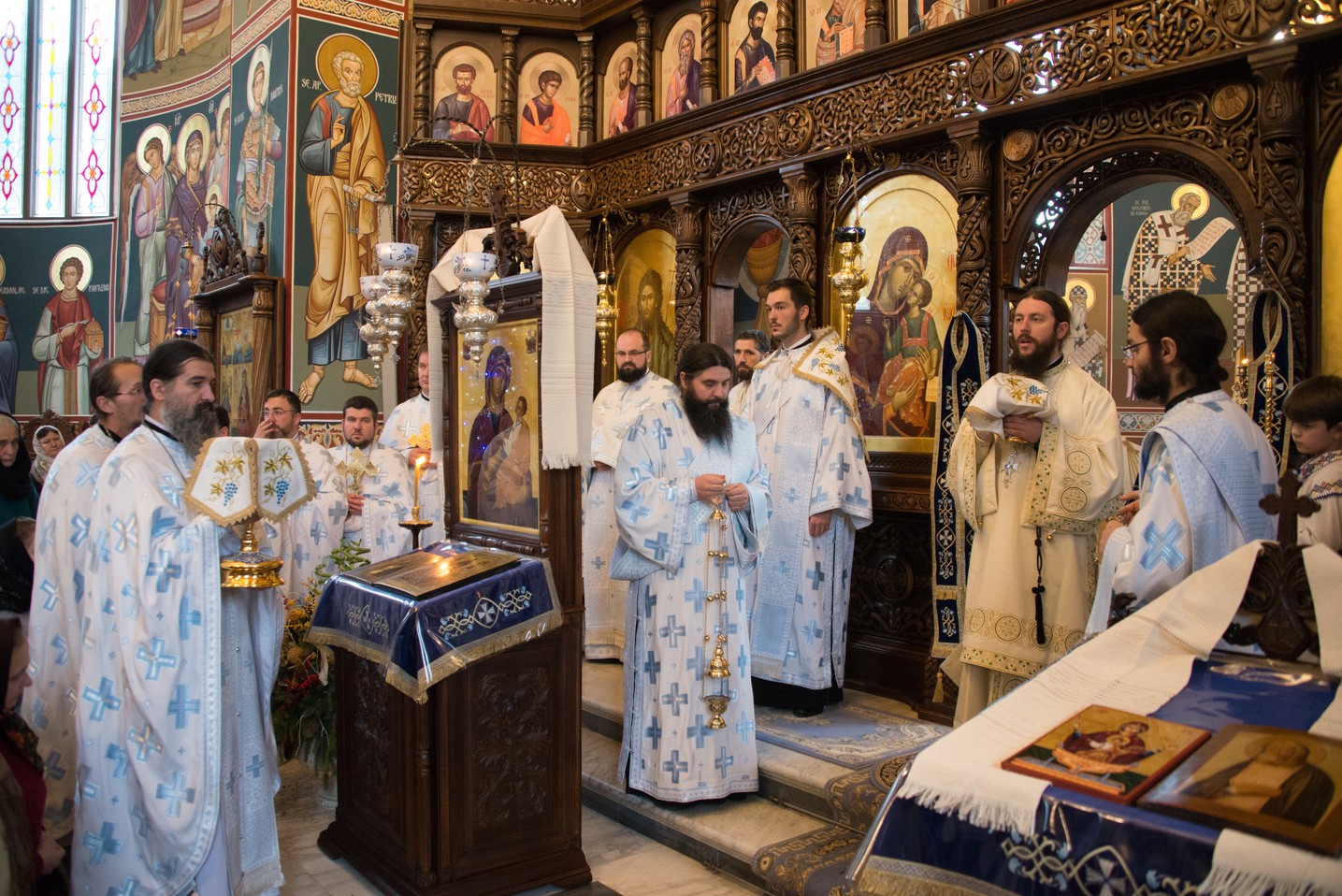 Hram la Sihăstria Putnei: „În momentul în care păcătuim, se face zid între noi și Dumnezeu” Hram la Sihăstria Putnei: „În momentul în care păcătuim, se face zid între noi și Dumnezeu”