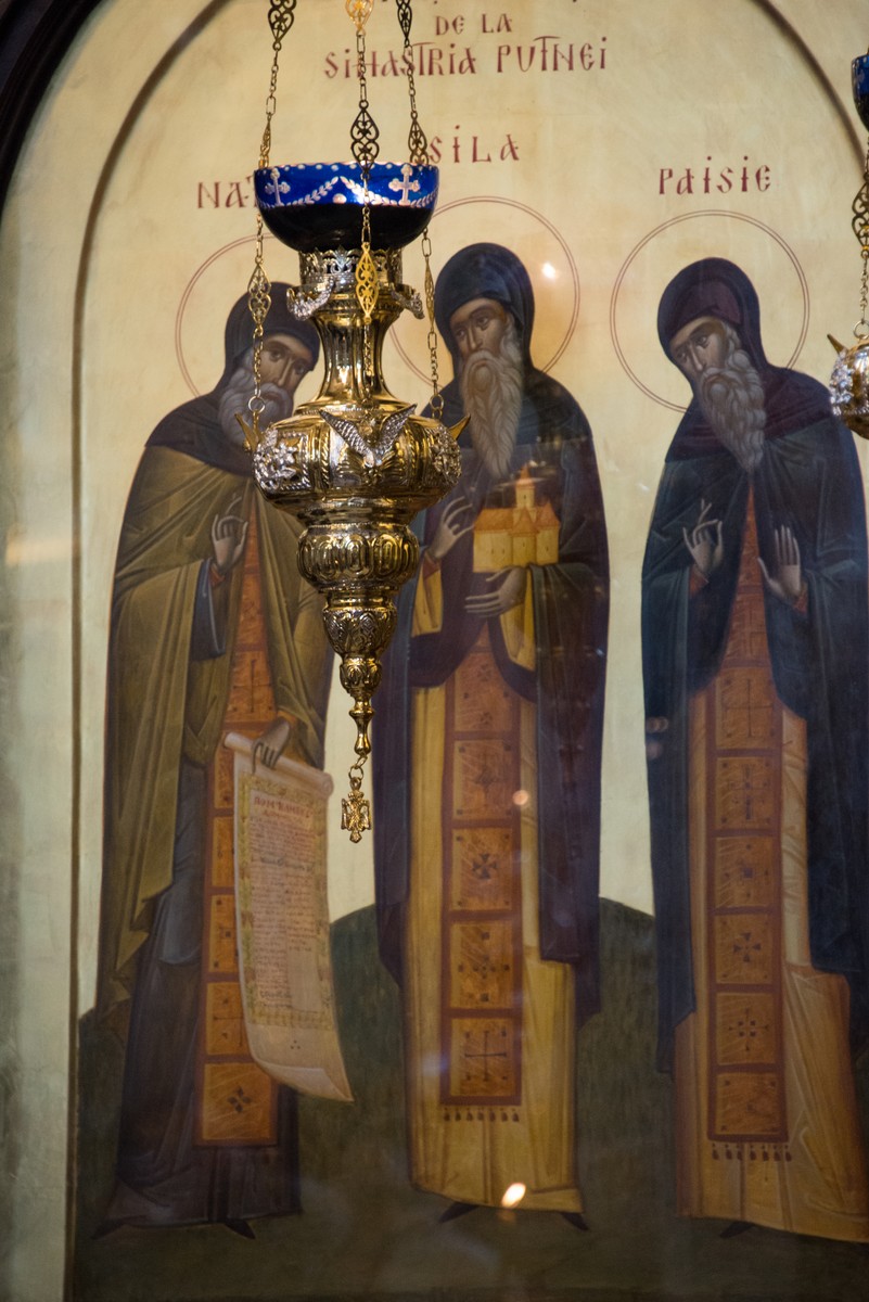 Hram la Sihăstria Putnei: „În momentul în care păcătuim, se face zid între noi și Dumnezeu” Hram la Sihăstria Putnei: „În momentul în care păcătuim, se face zid între noi și Dumnezeu”