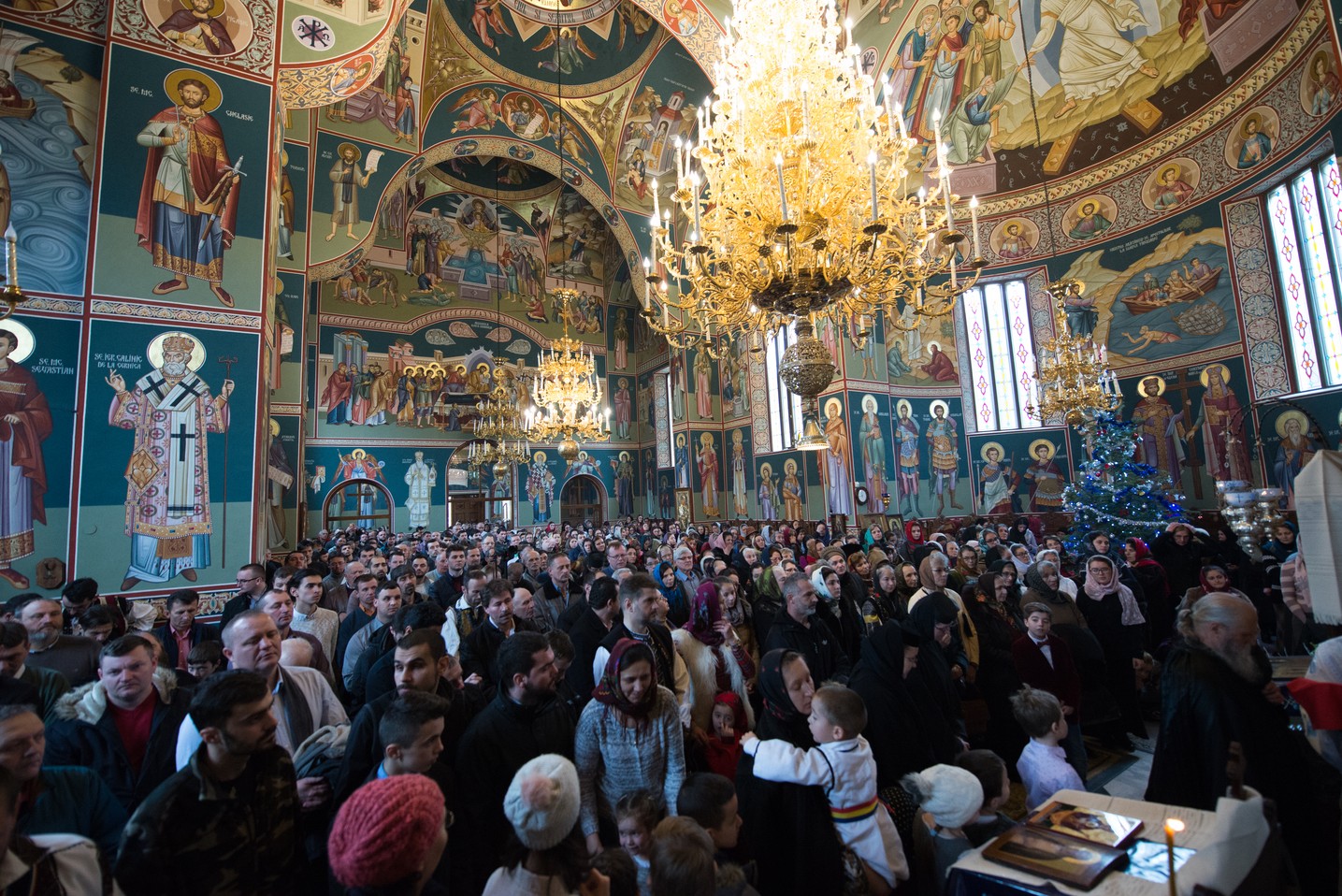 Hram la Sihăstria Putnei: „În momentul în care păcătuim, se face zid între noi și Dumnezeu” Hram la Sihăstria Putnei: „În momentul în care păcătuim, se face zid între noi și Dumnezeu”