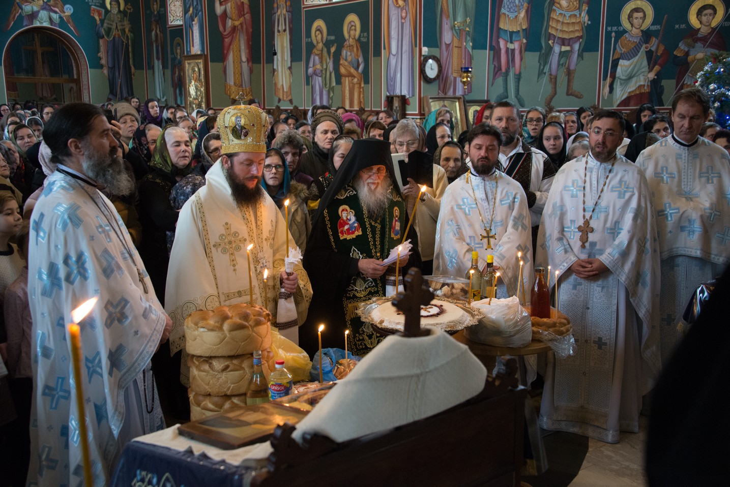 Hram la Sihăstria Putnei: „În momentul în care păcătuim, se face zid între noi și Dumnezeu” Hram la Sihăstria Putnei: „În momentul în care păcătuim, se face zid între noi și Dumnezeu”