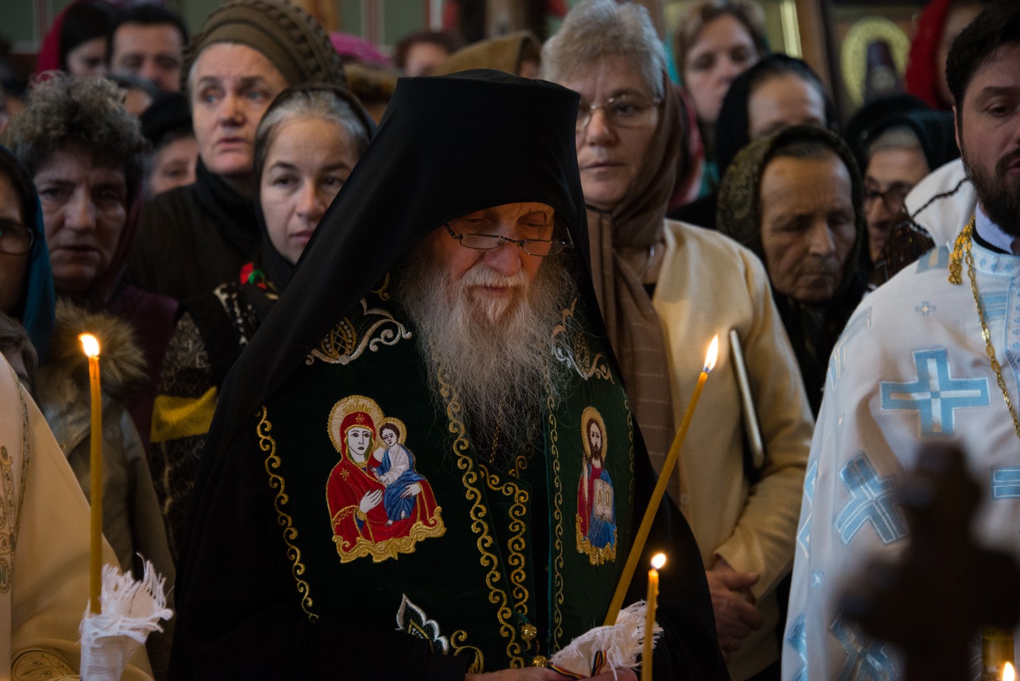 Hram la Sihăstria Putnei: „În momentul în care păcătuim, se face zid între noi și Dumnezeu” Hram la Sihăstria Putnei: „În momentul în care păcătuim, se face zid între noi și Dumnezeu”