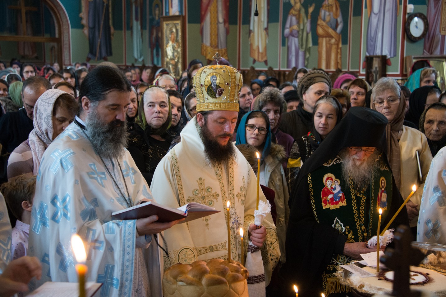 Hram la Sihăstria Putnei: „În momentul în care păcătuim, se face zid între noi și Dumnezeu” Hram la Sihăstria Putnei: „În momentul în care păcătuim, se face zid între noi și Dumnezeu”