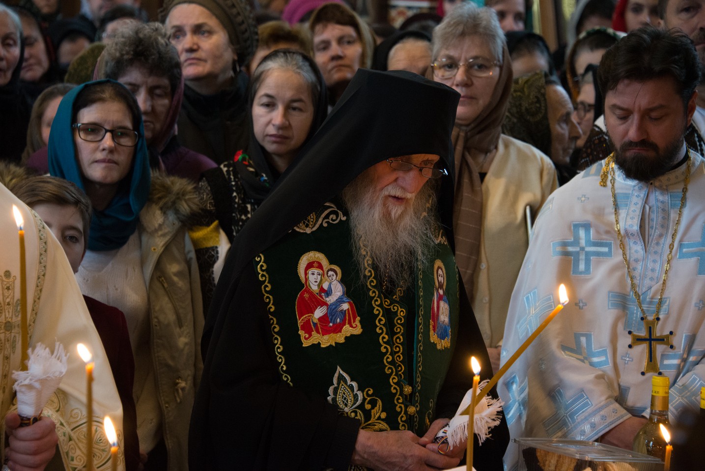 Hram la Sihăstria Putnei: „În momentul în care păcătuim, se face zid între noi și Dumnezeu” Hram la Sihăstria Putnei: „În momentul în care păcătuim, se face zid între noi și Dumnezeu”