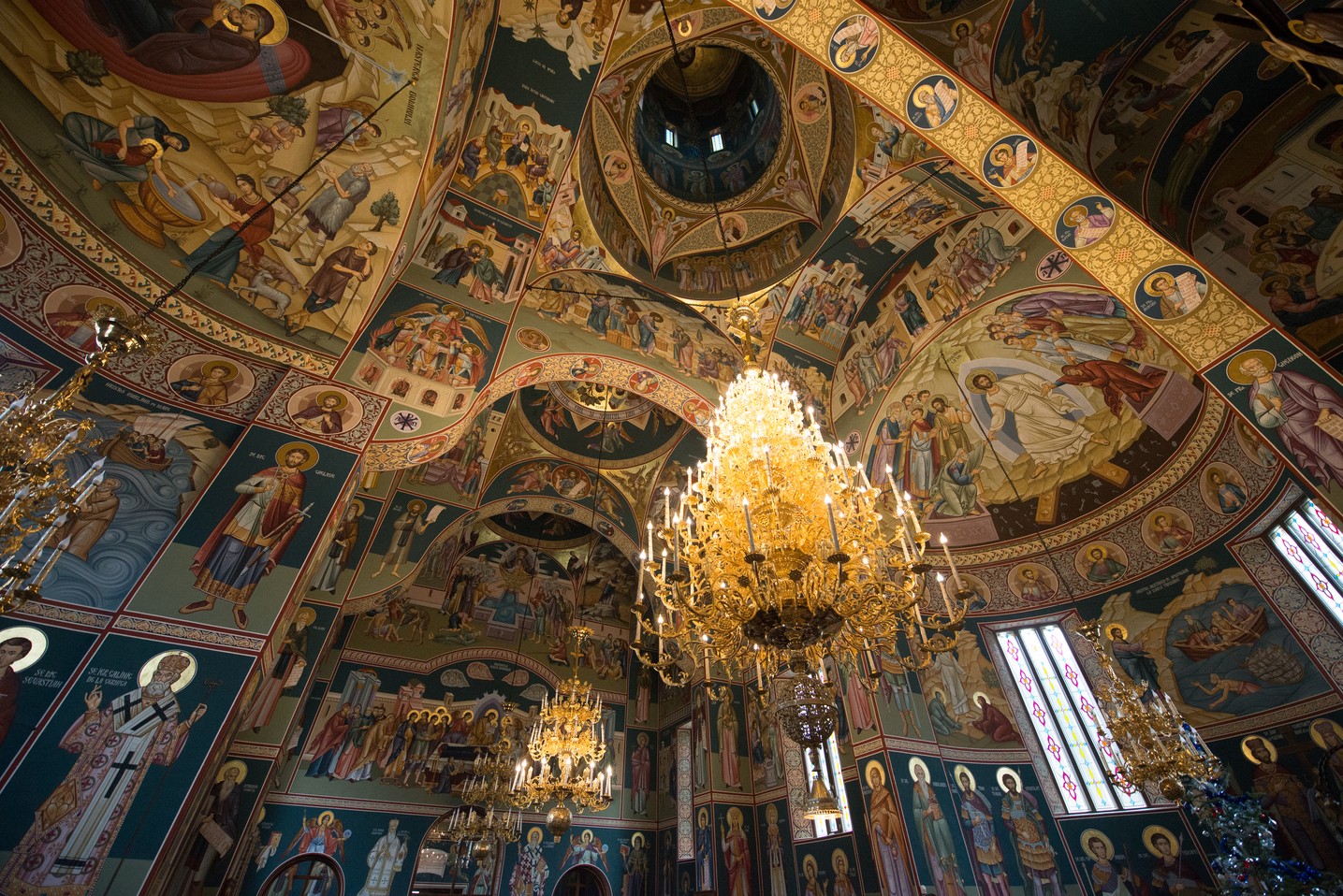 Hram la Sihăstria Putnei: „În momentul în care păcătuim, se face zid între noi și Dumnezeu” Hram la Sihăstria Putnei: „În momentul în care păcătuim, se face zid între noi și Dumnezeu”