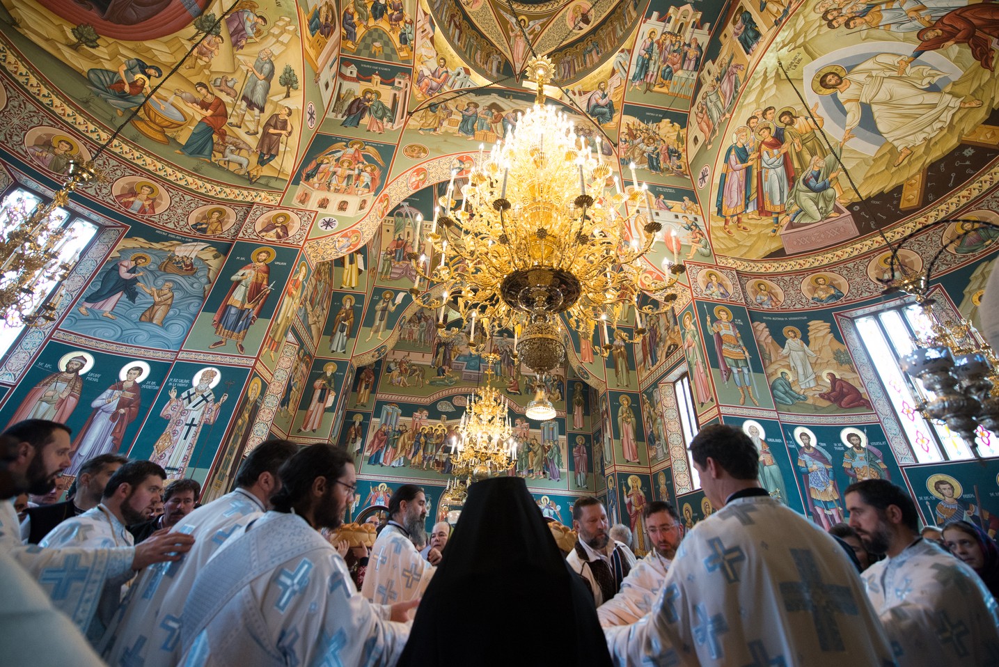 Hram la Sihăstria Putnei: „În momentul în care păcătuim, se face zid între noi și Dumnezeu” Hram la Sihăstria Putnei: „În momentul în care păcătuim, se face zid între noi și Dumnezeu”