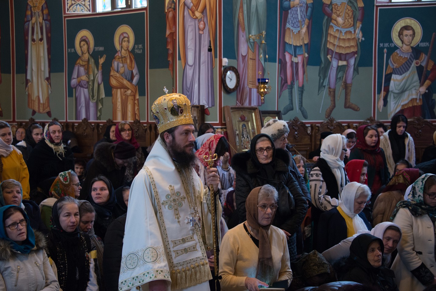 Hram la Sihăstria Putnei: „În momentul în care păcătuim, se face zid între noi și Dumnezeu” Hram la Sihăstria Putnei: „În momentul în care păcătuim, se face zid între noi și Dumnezeu”