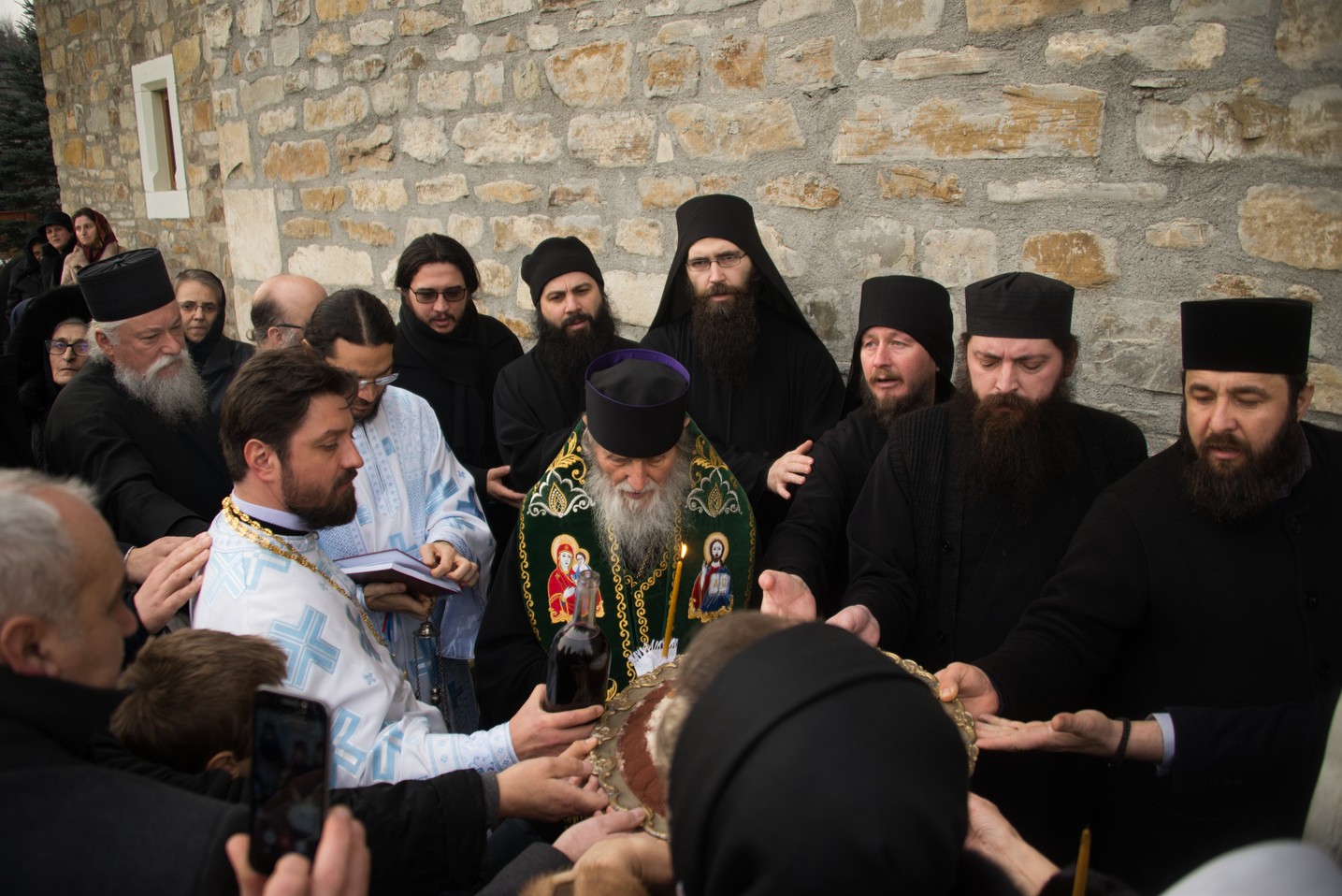 Hram la Sihăstria Putnei: „În momentul în care păcătuim, se face zid între noi și Dumnezeu” Hram la Sihăstria Putnei: „În momentul în care păcătuim, se face zid între noi și Dumnezeu”