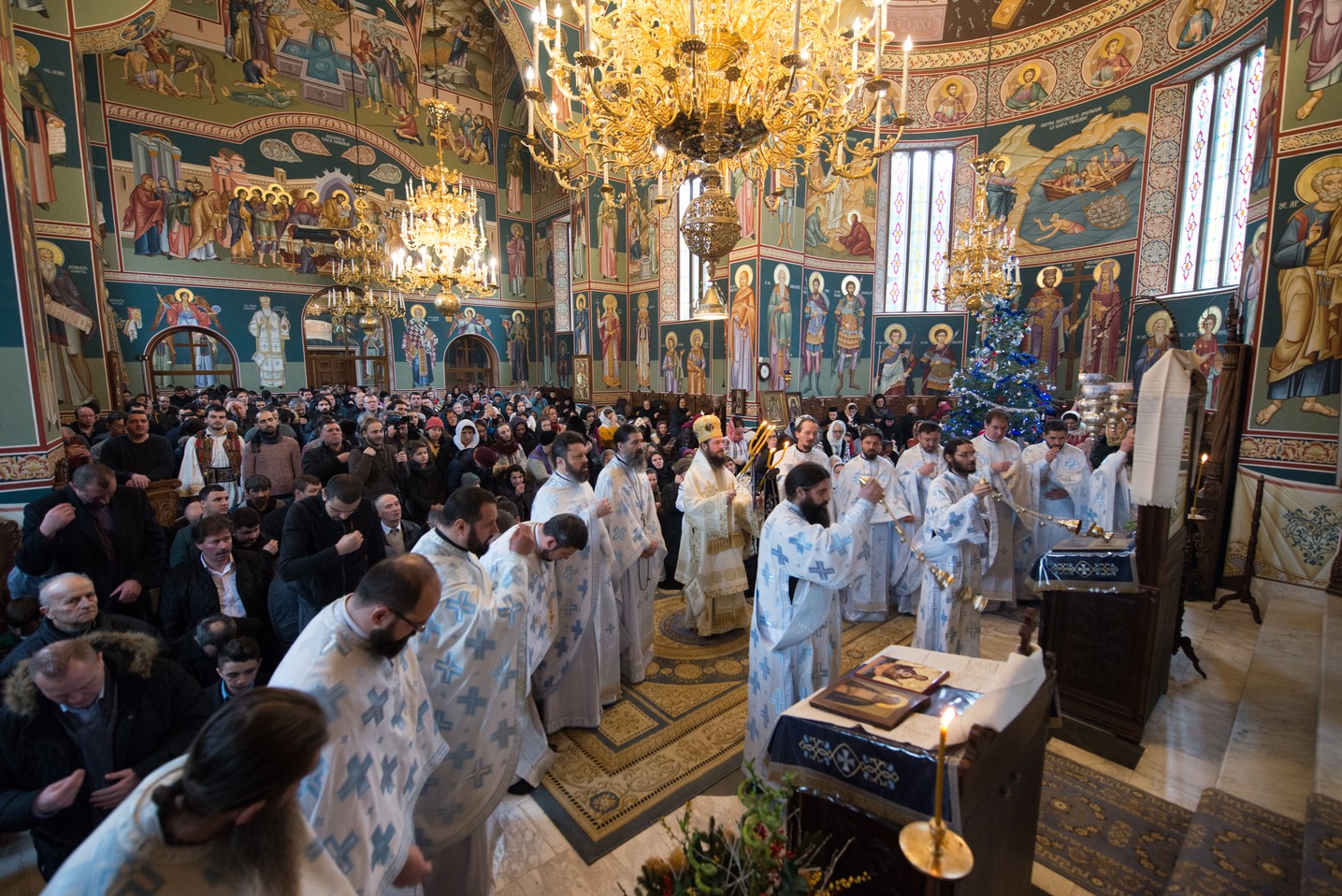 Hram la Sihăstria Putnei: „În momentul în care păcătuim, se face zid între noi și Dumnezeu” Hram la Sihăstria Putnei: „În momentul în care păcătuim, se face zid între noi și Dumnezeu”