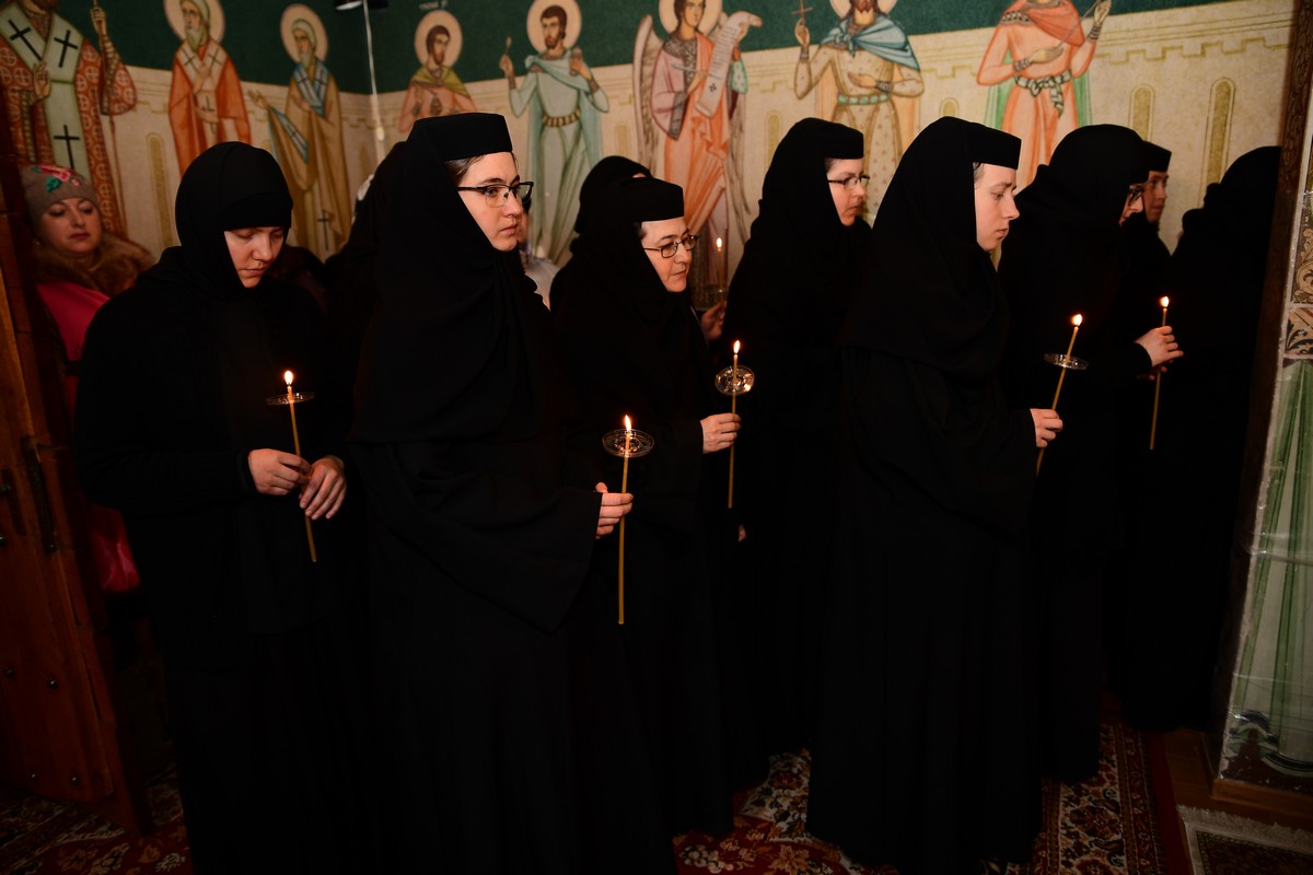 Rugăciuni de pomenire la mormântul Mitropolitului Anastasie Crimca