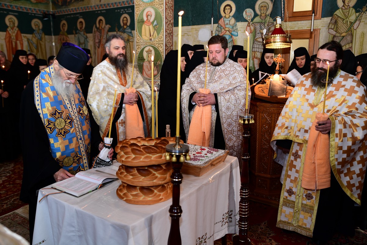 Rugăciuni de pomenire la mormântul Mitropolitului Anastasie Crimca