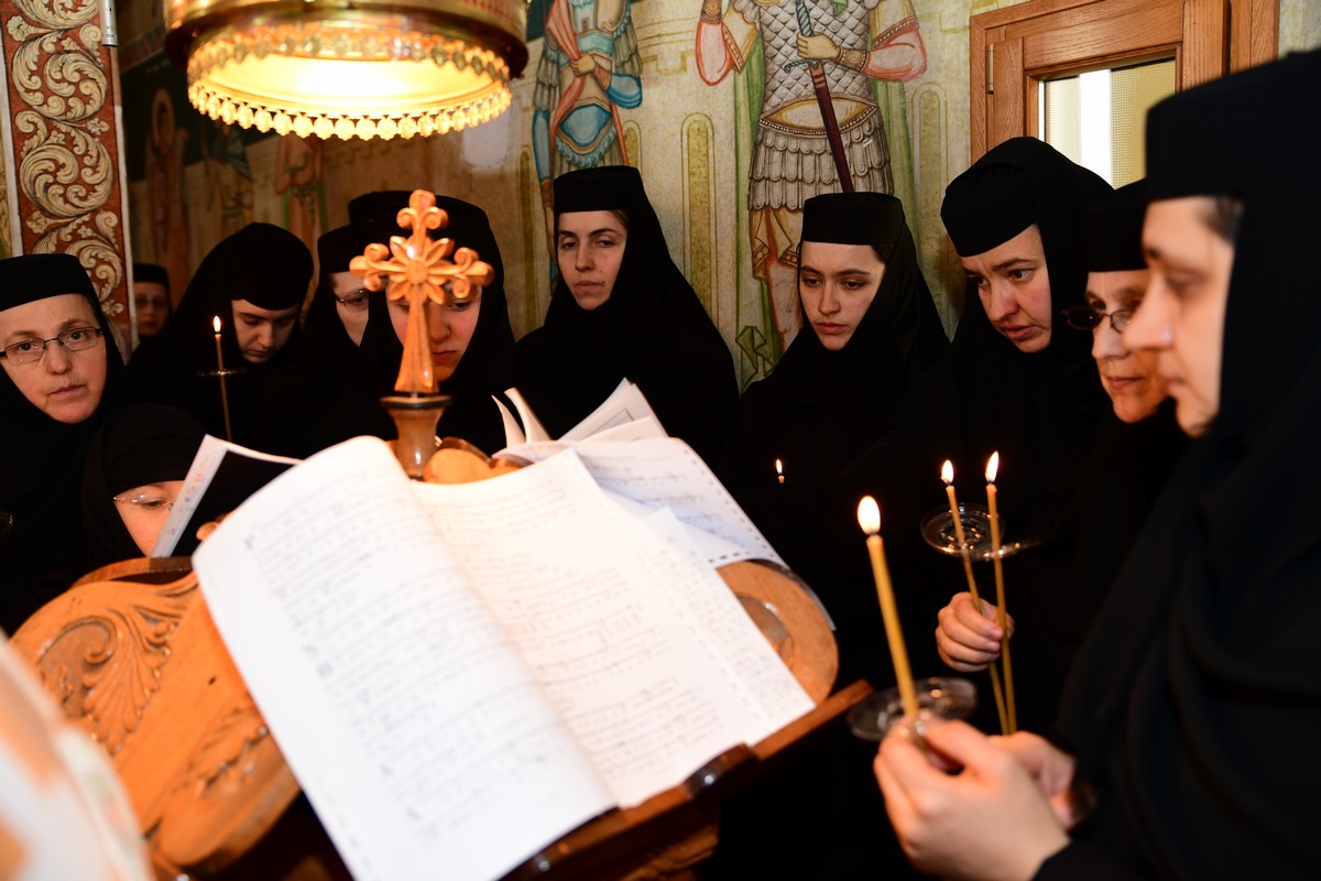 Rugăciuni de pomenire la mormântul Mitropolitului Anastasie Crimca