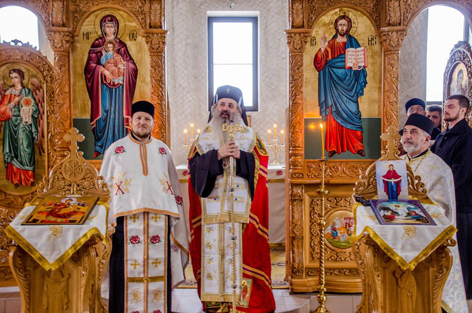 IPS Mitropolit Teofan, în Parohia botoșăneană Doina: „Simțim nevoia prezenței în viața noastră a Maicii Domnului”