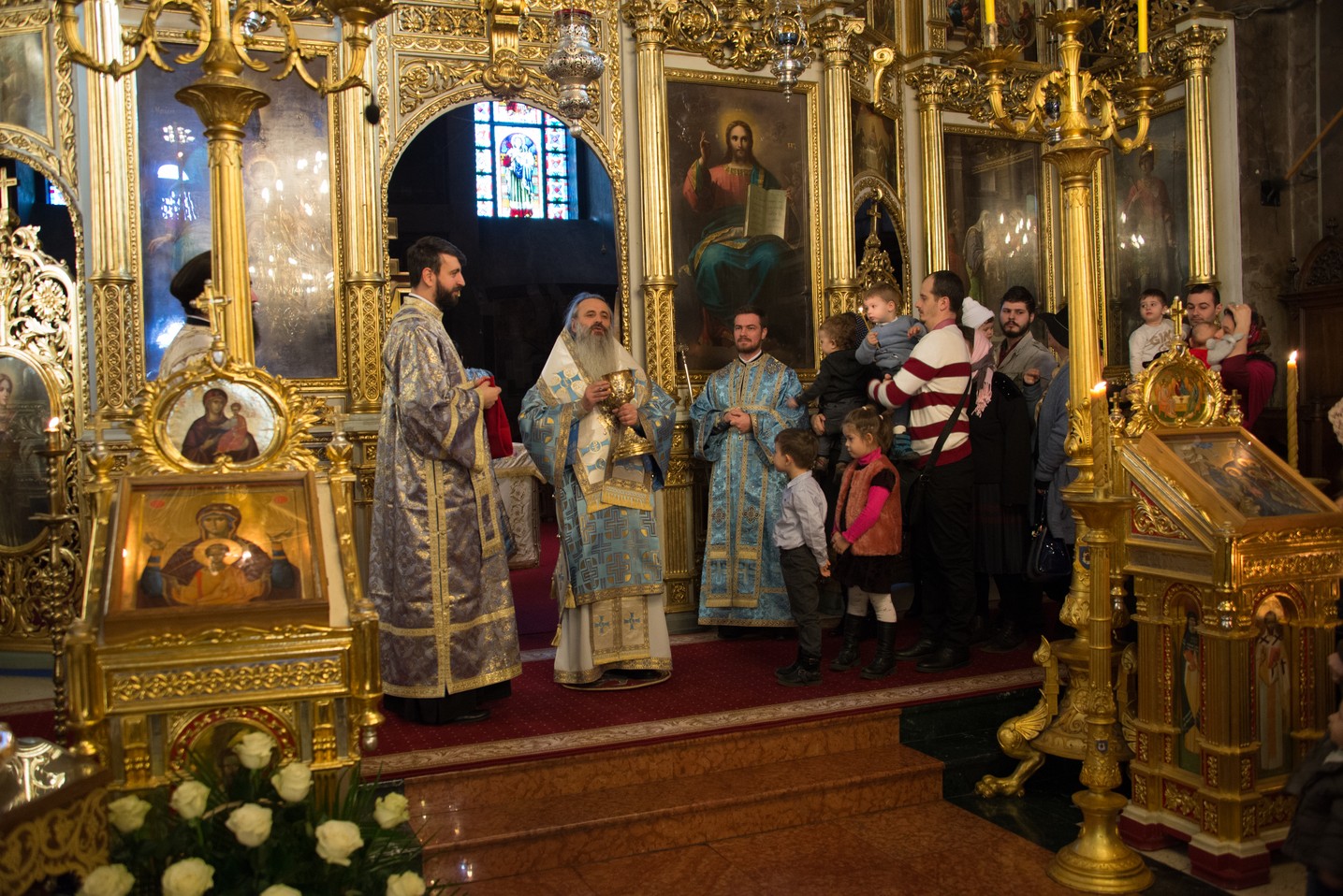 Sfinţirea cea mare a apei la Catedrala Mitropolitană din Iaşi: „Curățește-te, omule, de tot ceea ce ai adunat ca întinăciune și păcat!”