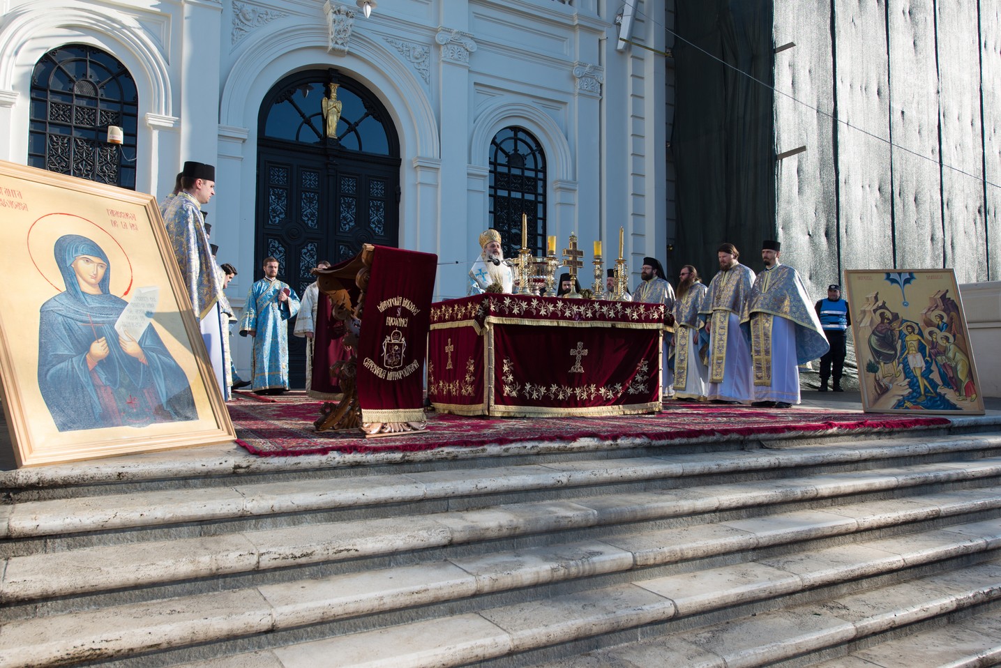 Sfinţirea cea mare a apei la Catedrala Mitropolitană din Iaşi: „Curățește-te, omule, de tot ceea ce ai adunat ca întinăciune și păcat!”