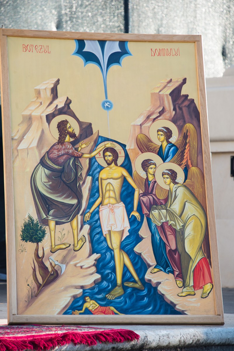 Sfinţirea cea mare a apei la Catedrala Mitropolitană din Iaşi: „Curățește-te, omule, de tot ceea ce ai adunat ca întinăciune și păcat!”