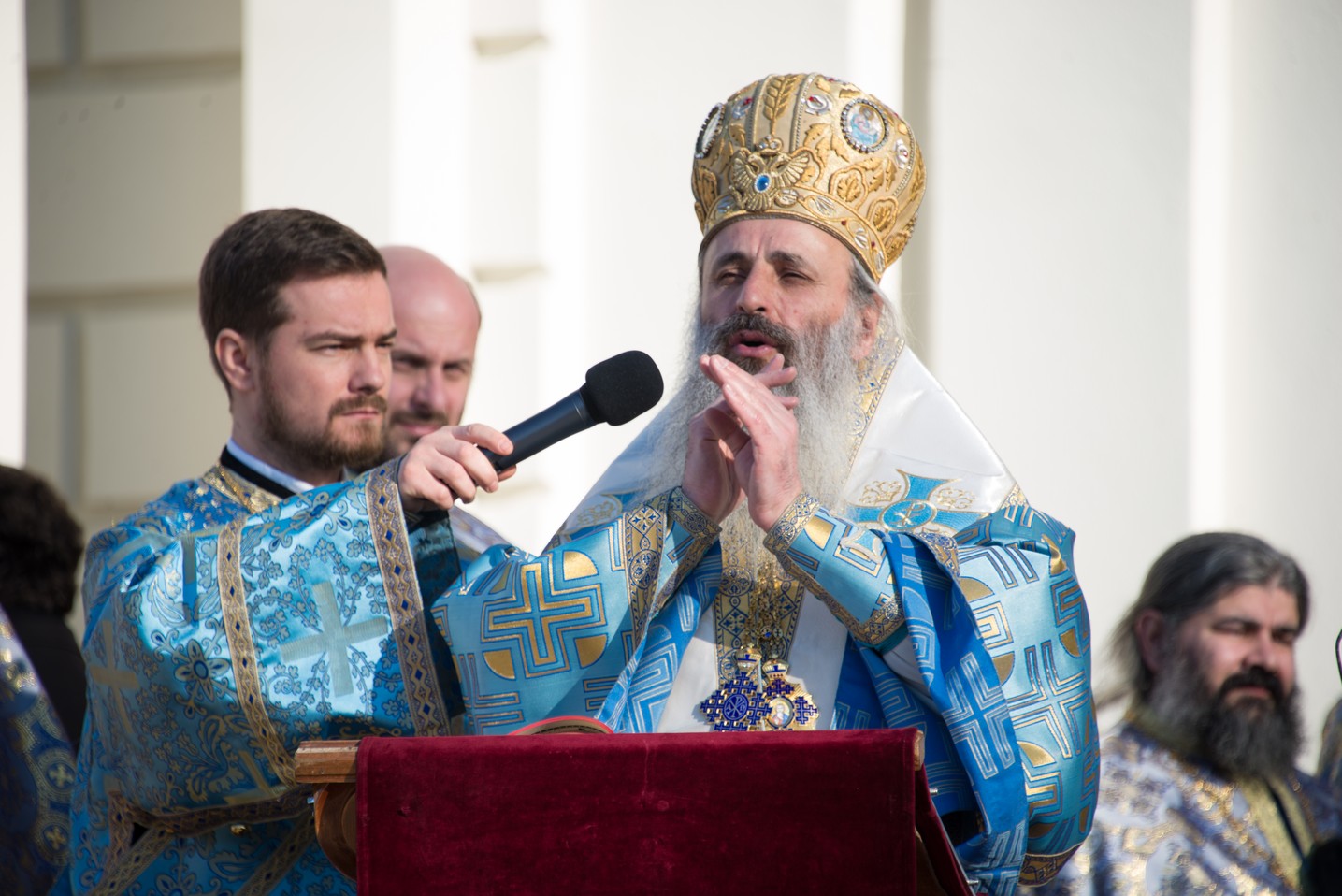 Sfinţirea cea mare a apei la Catedrala Mitropolitană din Iaşi: „Curățește-te, omule, de tot ceea ce ai adunat ca întinăciune și păcat!”