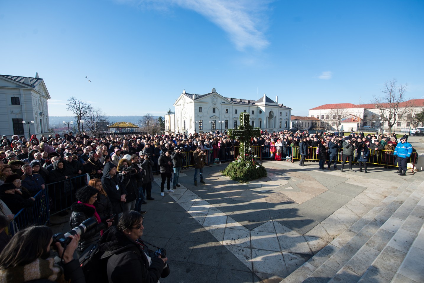 Sfinţirea cea mare a apei la Catedrala Mitropolitană din Iaşi: „Curățește-te, omule, de tot ceea ce ai adunat ca întinăciune și păcat!”