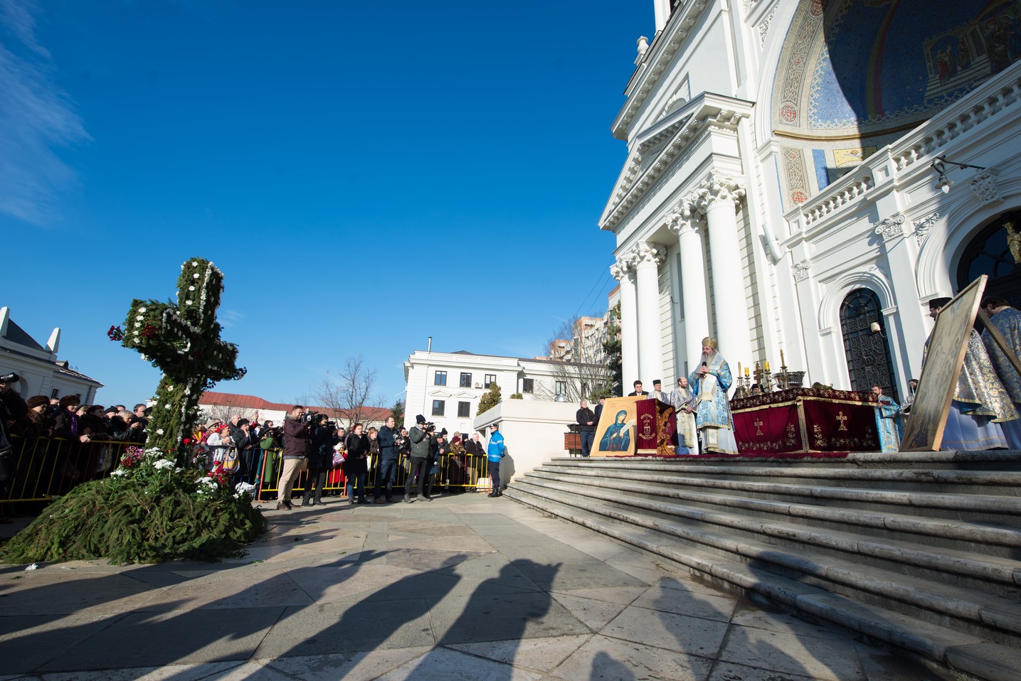 Sfinţirea cea mare a apei la Catedrala Mitropolitană din Iaşi: „Curățește-te, omule, de tot ceea ce ai adunat ca întinăciune și păcat!”