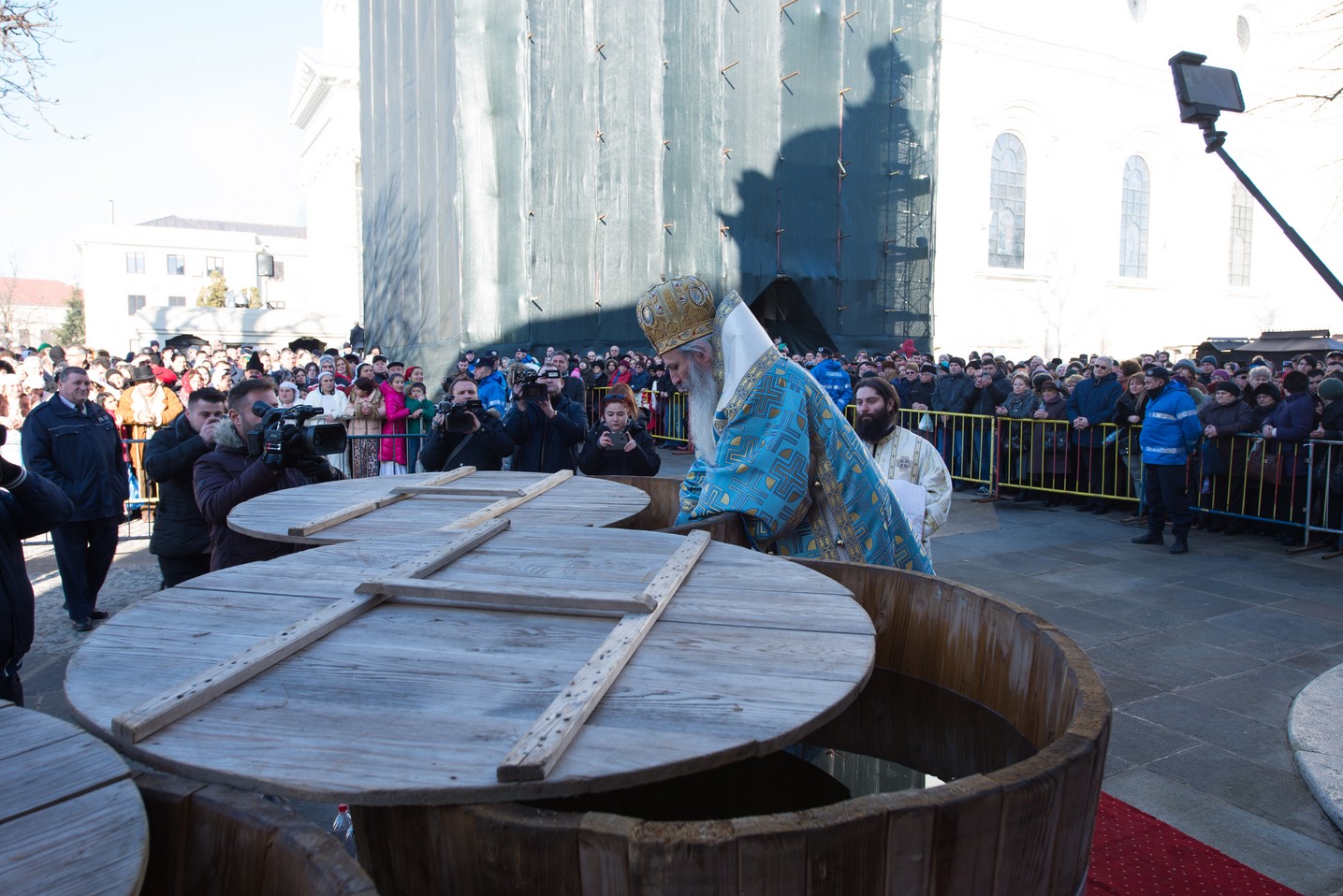 Sfinţirea cea mare a apei la Catedrala Mitropolitană din Iaşi: „Curățește-te, omule, de tot ceea ce ai adunat ca întinăciune și păcat!”
