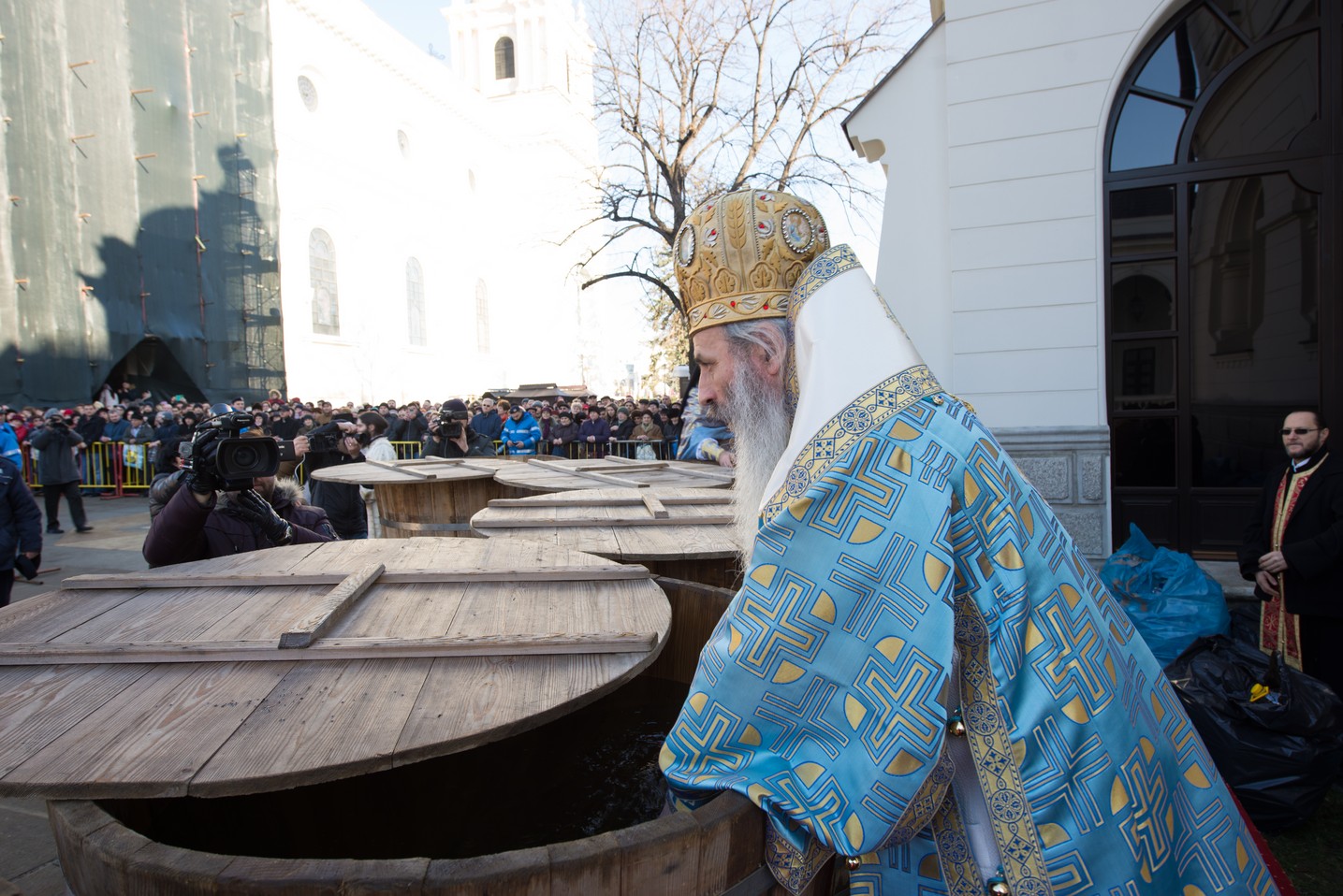 Sfinţirea cea mare a apei la Catedrala Mitropolitană din Iaşi: „Curățește-te, omule, de tot ceea ce ai adunat ca întinăciune și păcat!”