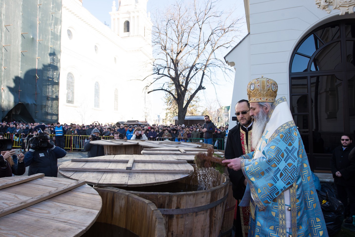 Sfinţirea cea mare a apei la Catedrala Mitropolitană din Iaşi: „Curățește-te, omule, de tot ceea ce ai adunat ca întinăciune și păcat!”