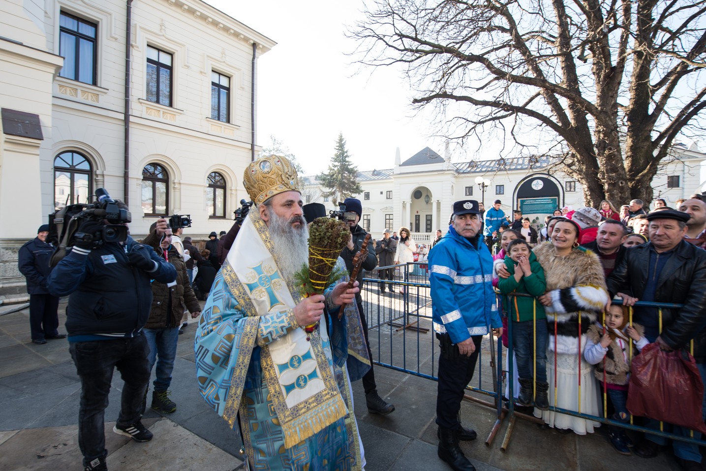 Sfinţirea cea mare a apei la Catedrala Mitropolitană din Iaşi: „Curățește-te, omule, de tot ceea ce ai adunat ca întinăciune și păcat!”