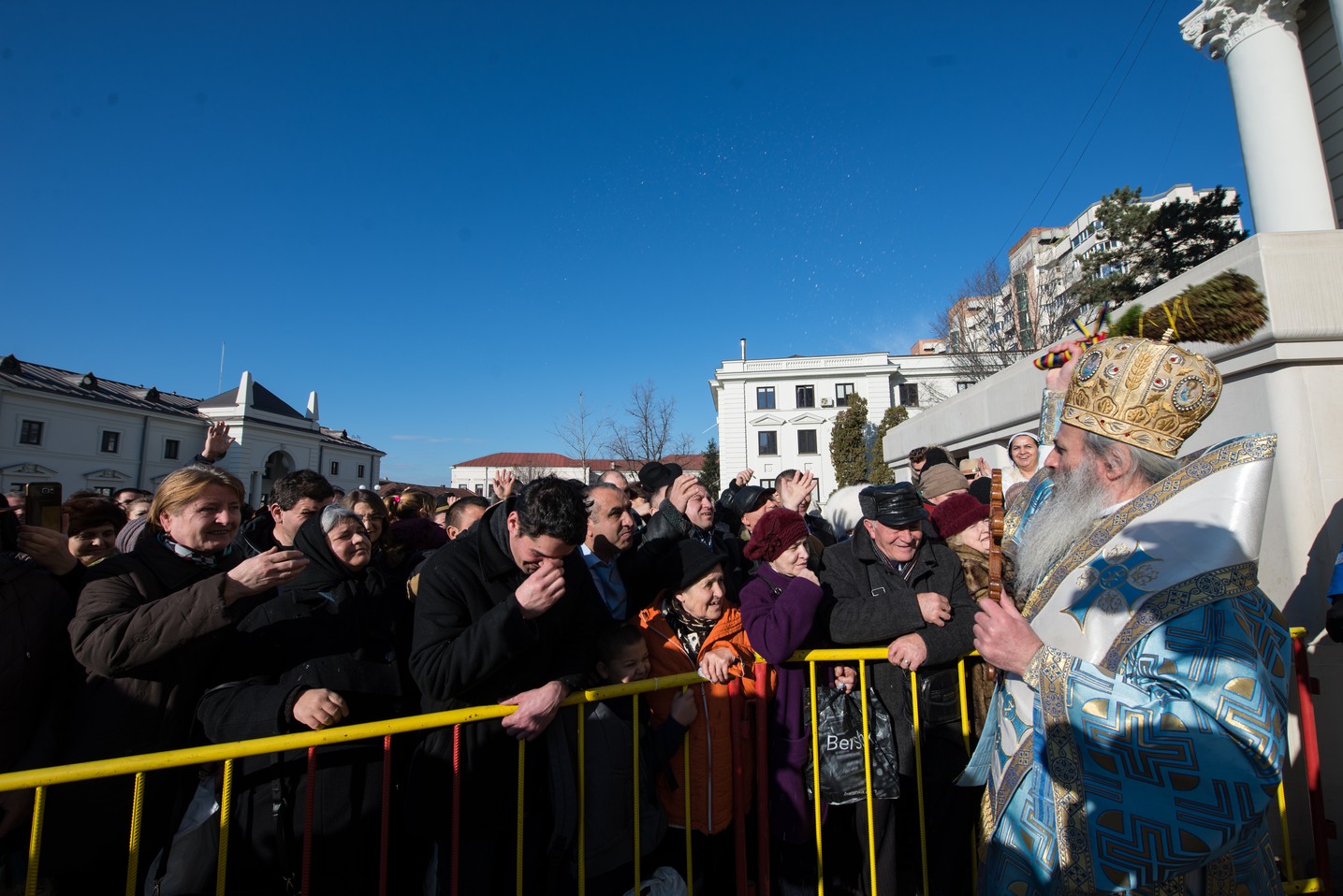 Sfinţirea cea mare a apei la Catedrala Mitropolitană din Iaşi: „Curățește-te, omule, de tot ceea ce ai adunat ca întinăciune și păcat!”
