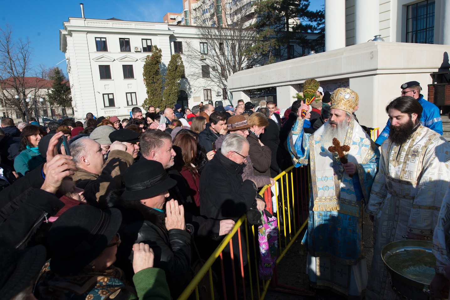 Sfinţirea cea mare a apei la Catedrala Mitropolitană din Iaşi: „Curățește-te, omule, de tot ceea ce ai adunat ca întinăciune și păcat!”