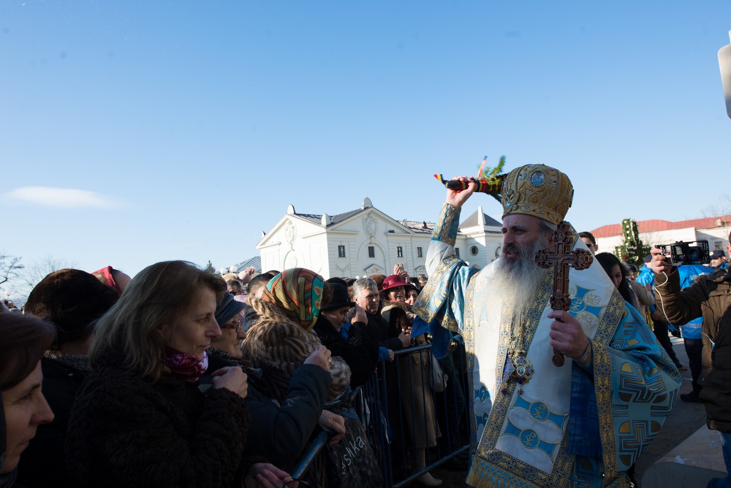 Sfinţirea cea mare a apei la Catedrala Mitropolitană din Iaşi: „Curățește-te, omule, de tot ceea ce ai adunat ca întinăciune și păcat!”