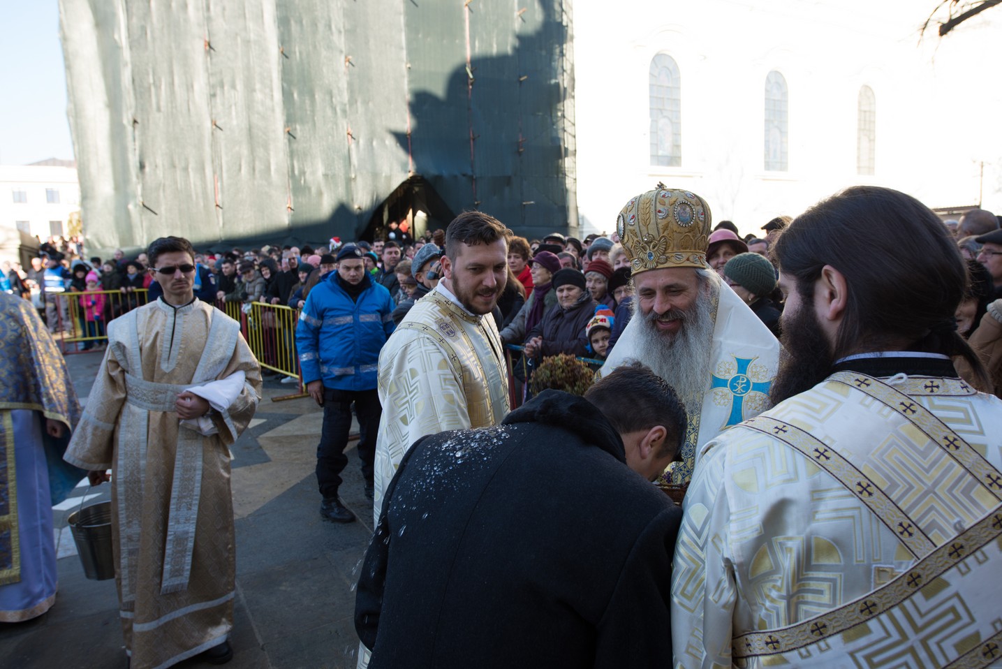 Sfinţirea cea mare a apei la Catedrala Mitropolitană din Iaşi: „Curățește-te, omule, de tot ceea ce ai adunat ca întinăciune și păcat!”