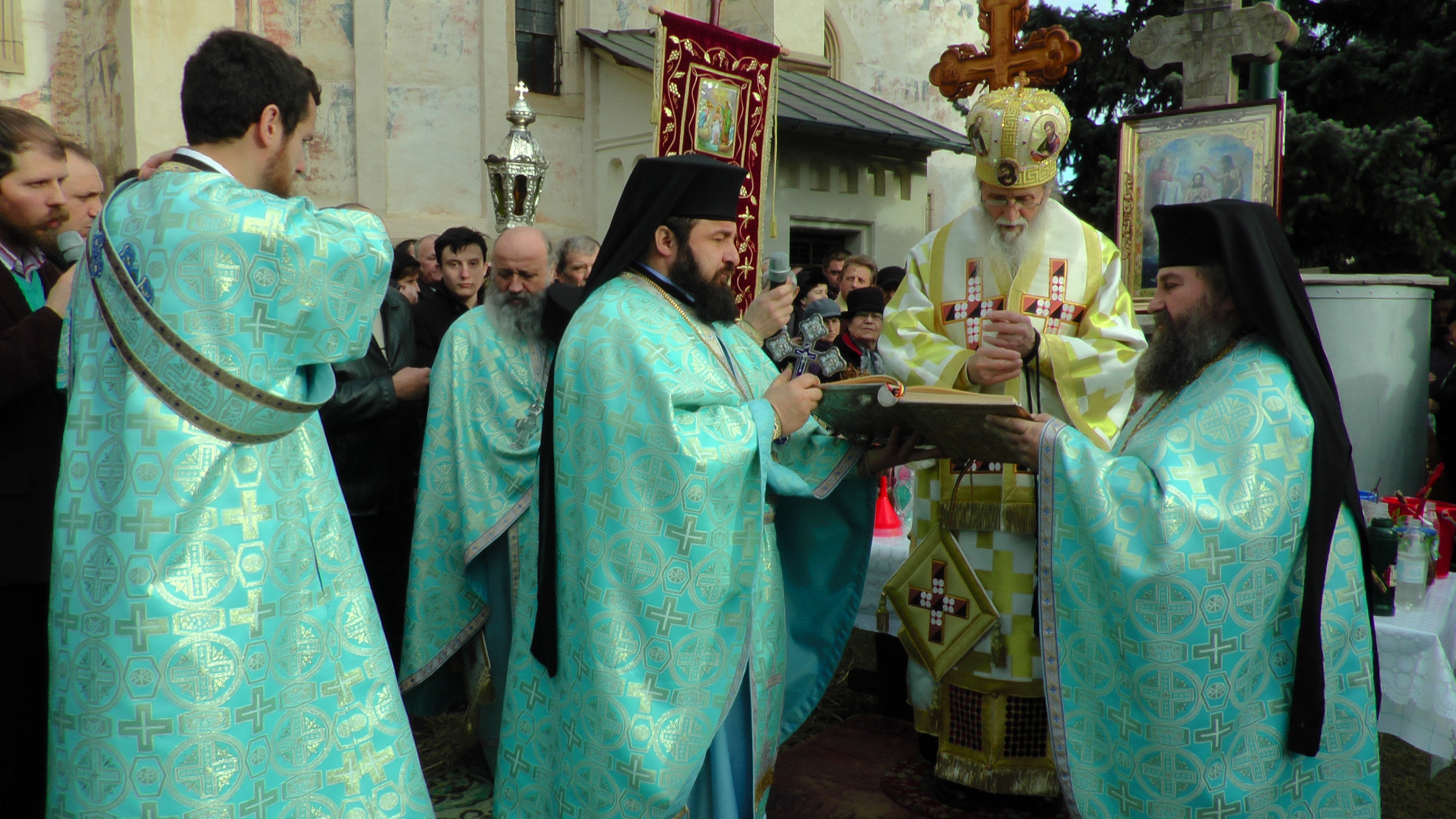 Boboteaza la Suceava: „Apropierea lui Dumnezeu de noi este posibilă numai în măsura în care ne pocăim de greșelile noastre”