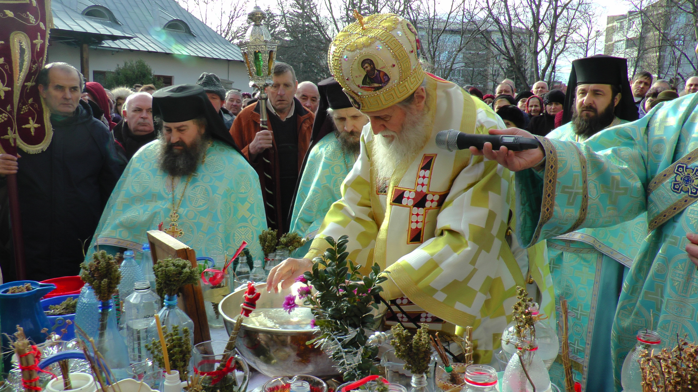 Boboteaza la Suceava: „Apropierea lui Dumnezeu de noi este posibilă numai în măsura în care ne pocăim de greșelile noastre”