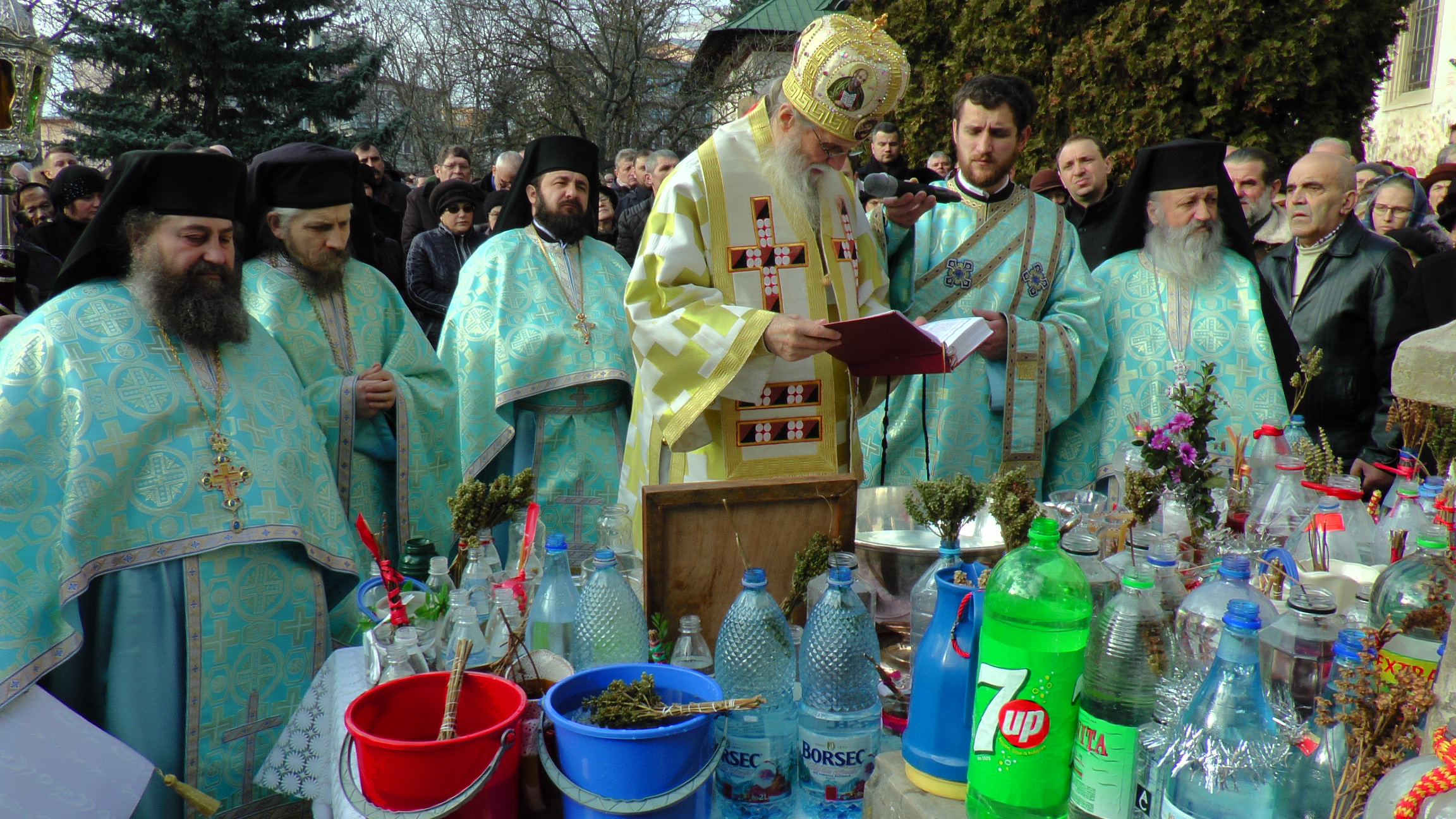 Boboteaza la Suceava: „Apropierea lui Dumnezeu de noi este posibilă numai în măsura în care ne pocăim de greșelile noastre”