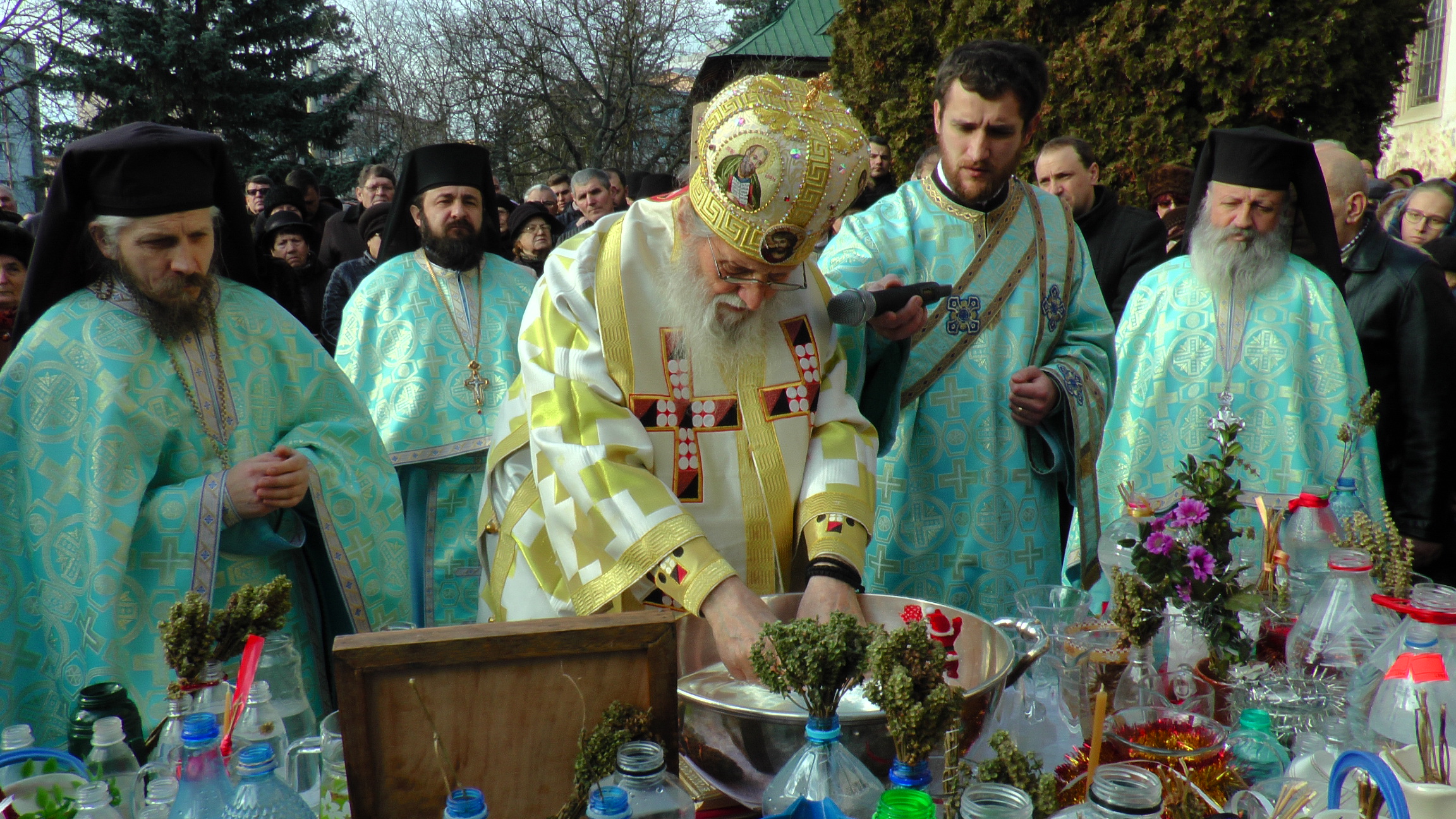 Boboteaza la Suceava: „Apropierea lui Dumnezeu de noi este posibilă numai în măsura în care ne pocăim de greșelile noastre”