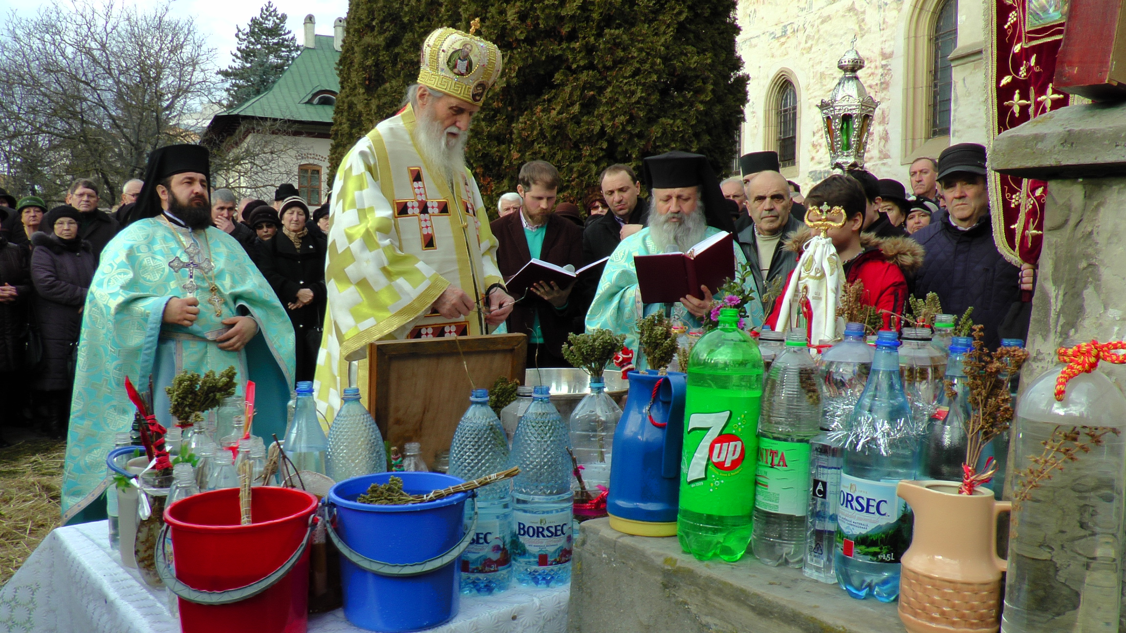 Boboteaza la Suceava: „Apropierea lui Dumnezeu de noi este posibilă numai în măsura în care ne pocăim de greșelile noastre”